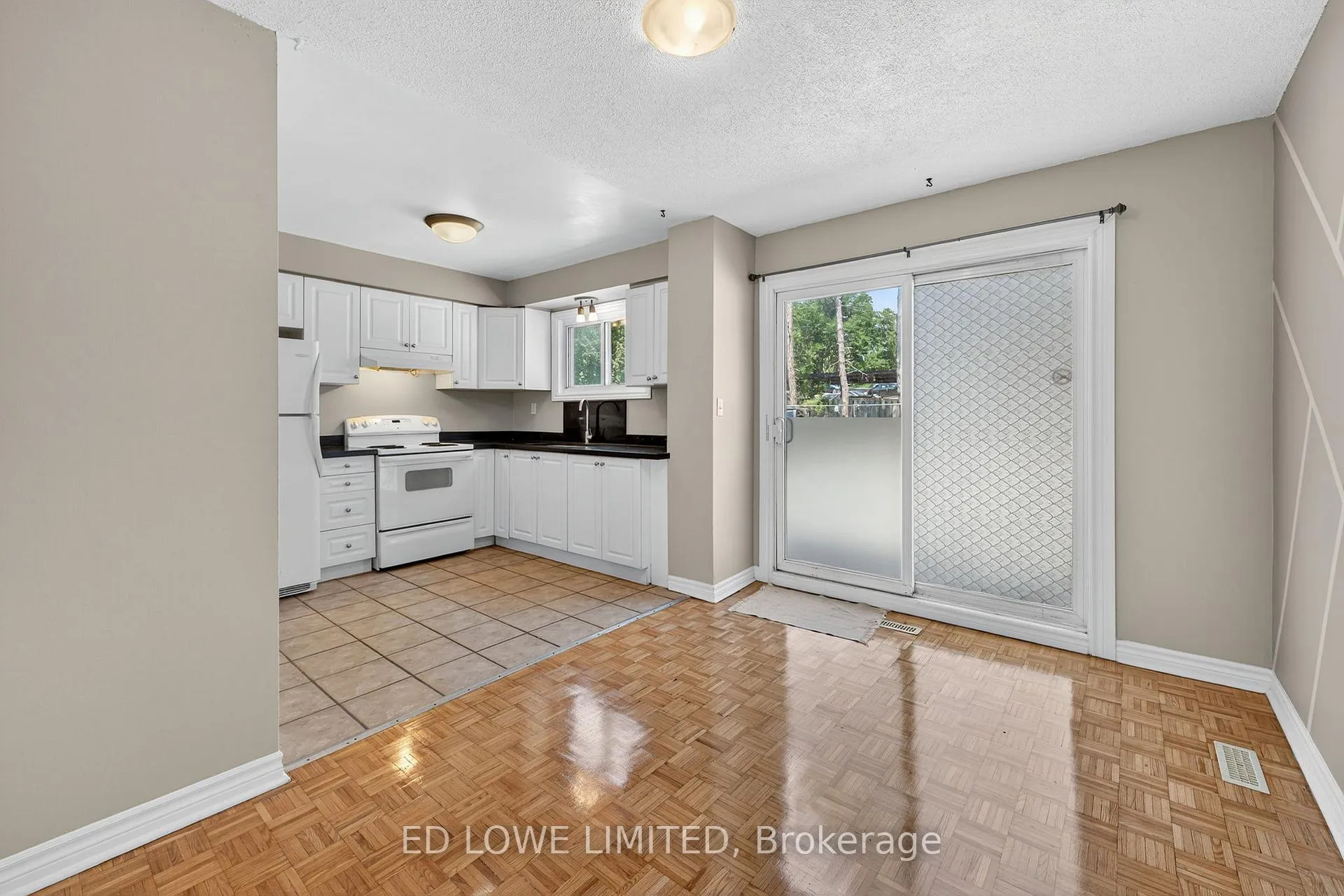 Photo 10 of Unit 27, 275 Blake Street, Barrie, North Shore — HOMEH