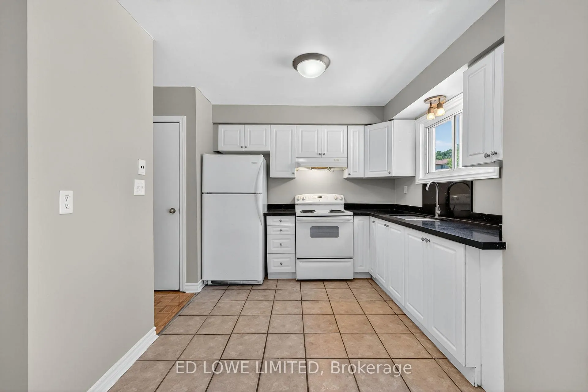 Photo 13 of Unit 27, 275 Blake Street, Barrie, North Shore — HOMEH