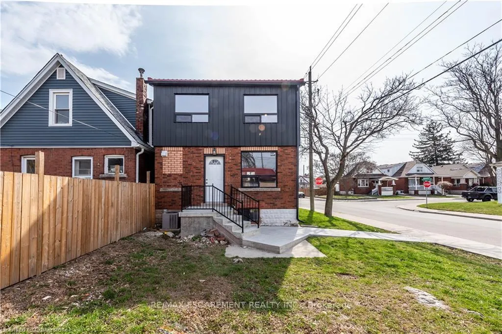 Photo 12 of 49 Cameron Avenue N, Hamilton, Homeside — HOMEH
