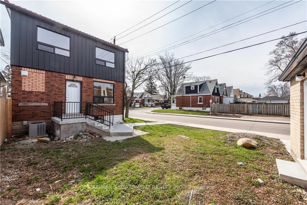 Photo 13 of 49 Cameron Avenue N, Hamilton, Homeside — HOMEH
