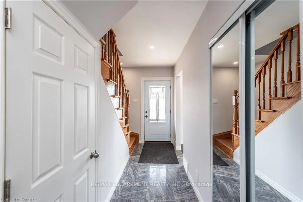 Photo 15 of 49 Cameron Avenue N, Hamilton, Homeside — HOMEH