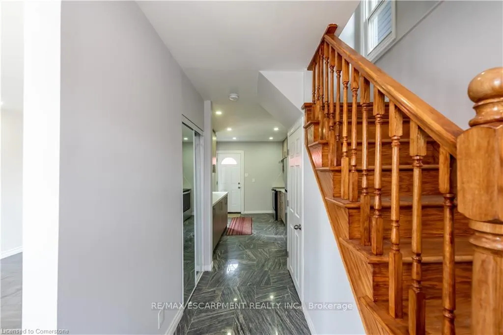 Photo 16 of 49 Cameron Avenue N, Hamilton, Homeside — HOMEH