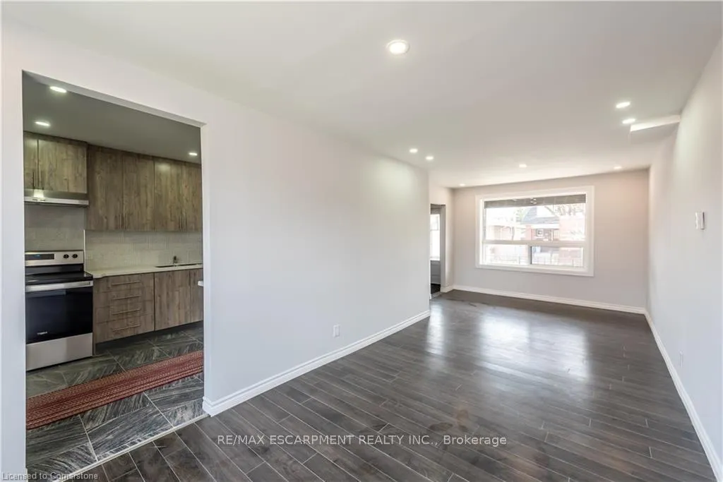 Photo 24 of 49 Cameron Avenue N, Hamilton, Homeside — HOMEH