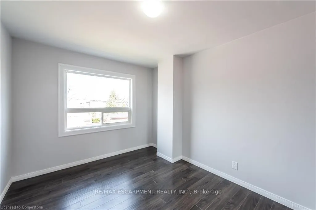 Photo 32 of 49 Cameron Avenue N, Hamilton, Homeside — HOMEH