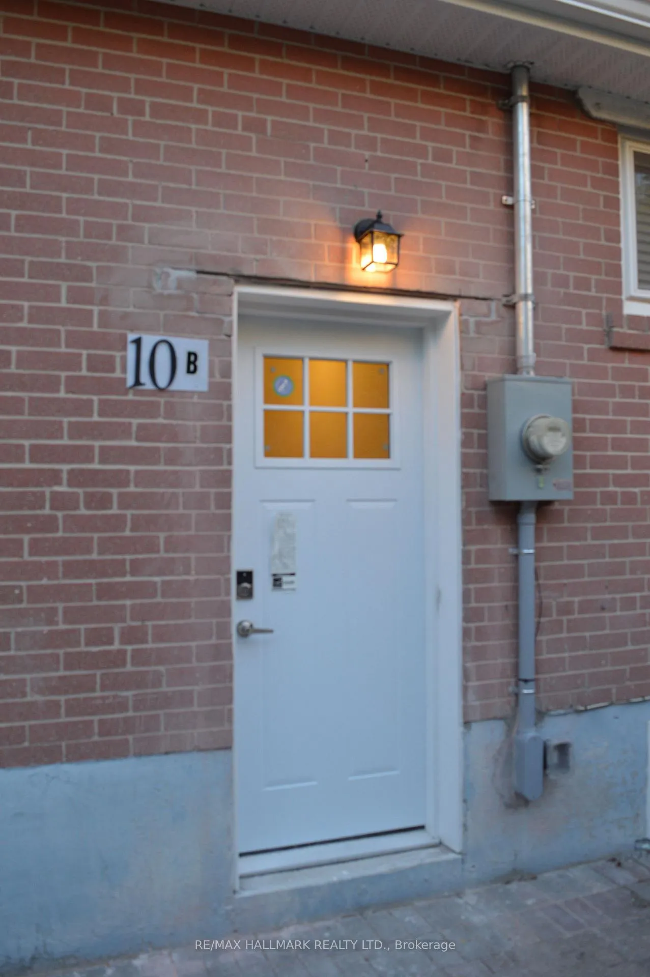 Photo 2 of Unit Lower, 10 Johnson Road, Aurora, Aurora Highlands — HOMEH