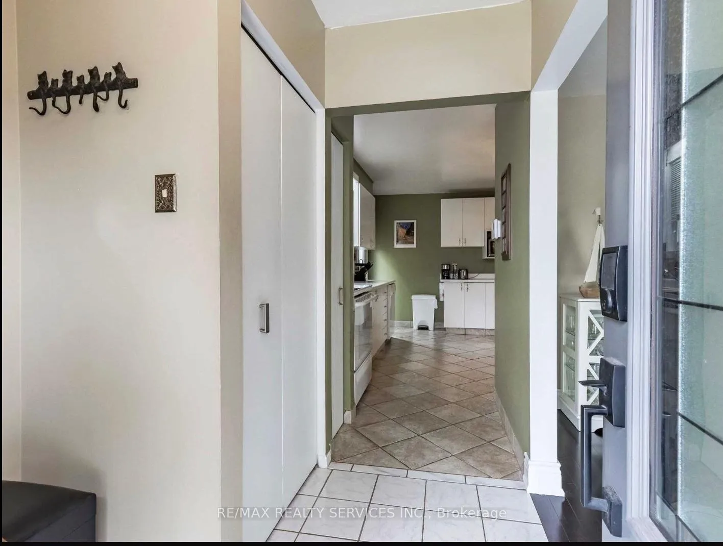 Photo 3 of 64 Brookdale Crescent, Brampton, Avondale — HOMEH