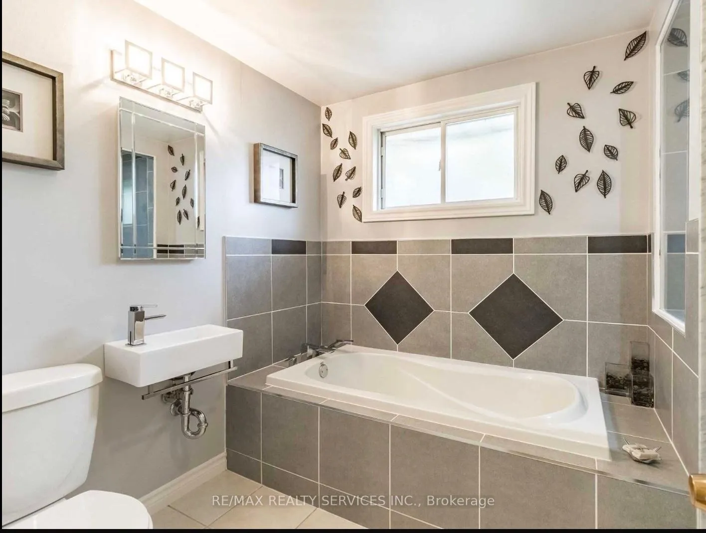 Photo 8 of 64 Brookdale Crescent, Brampton, Avondale — HOMEH