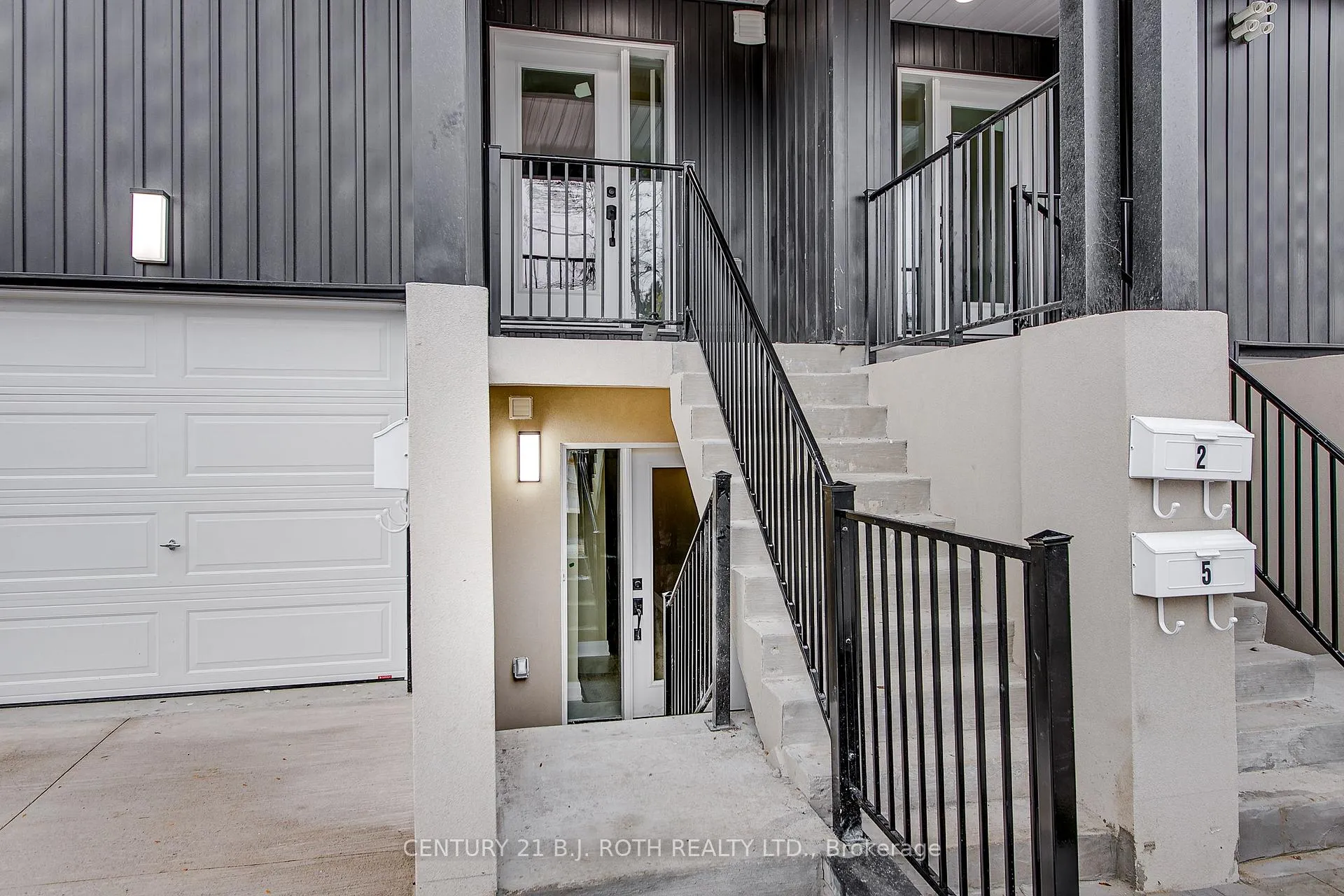 Photo 2 of Unit 2, 82 Peel Street, Barrie, Wellington — HOMEH