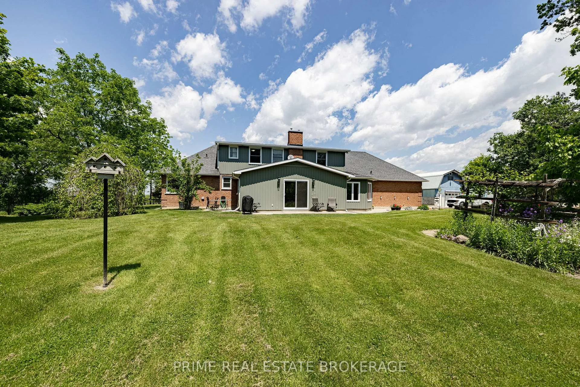 Photo 3 of 3304 Cromarty Drive, Thames Centre, Putnam — HOMEH