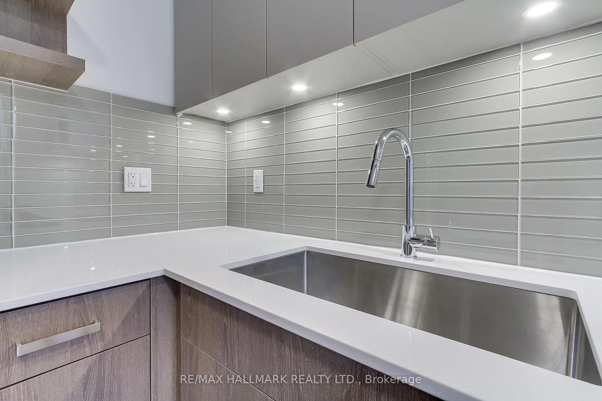 Photo 12 of 6 Turtle Island Road, Toronto, Englemount-Lawrence — HOMEH