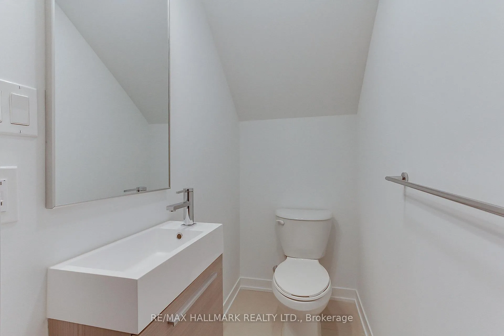 Photo 16 of 6 Turtle Island Road, Toronto, Englemount-Lawrence — HOMEH