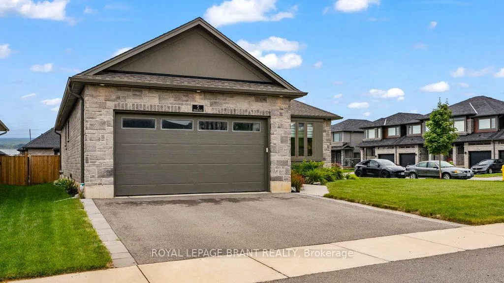 Photo 3 of 5 Edgar Place, Brant, Paris — HOMEH
