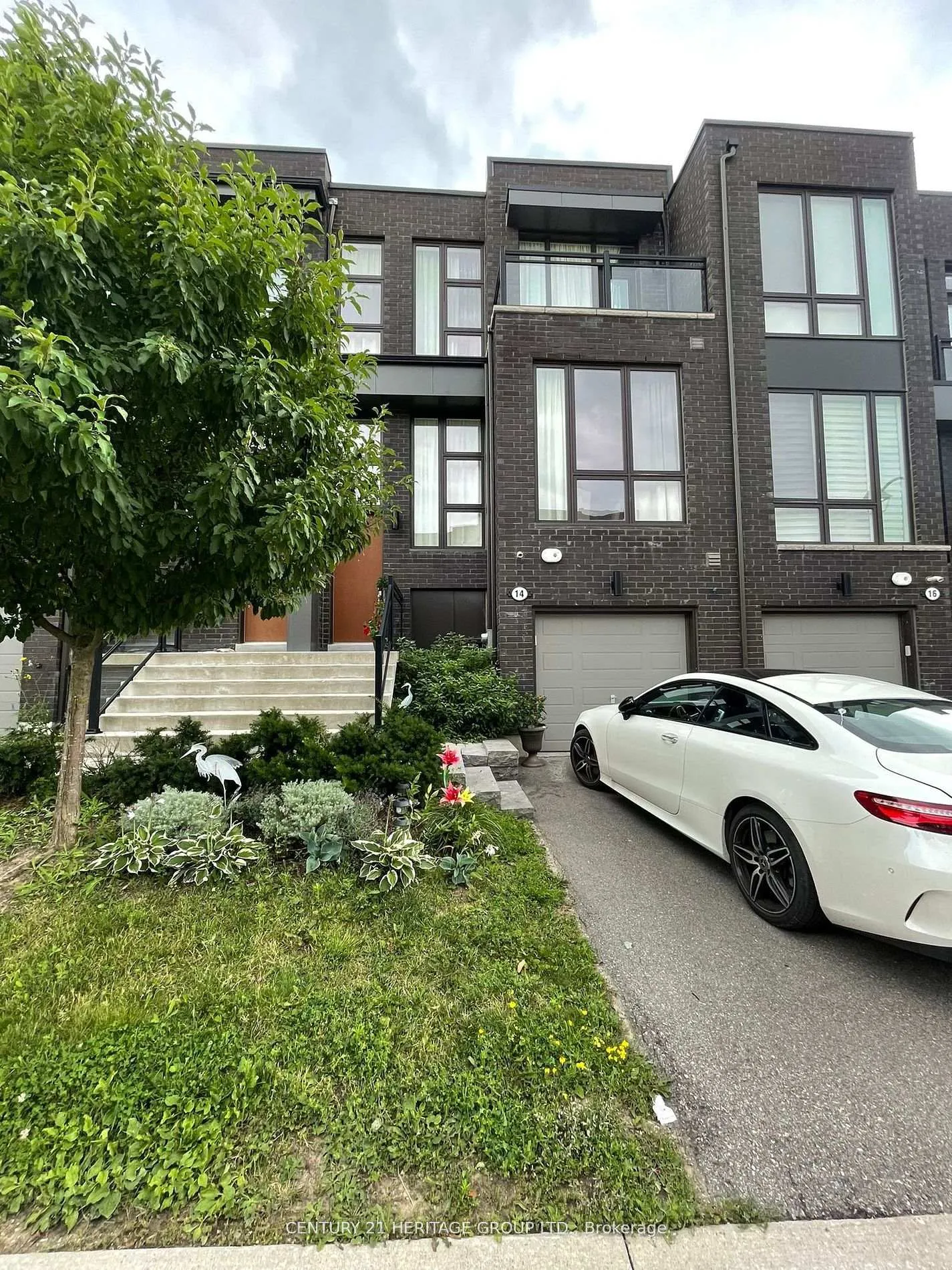Photo 1 of 14 Cambray Road, Vaughan, Patterson — HOMEH