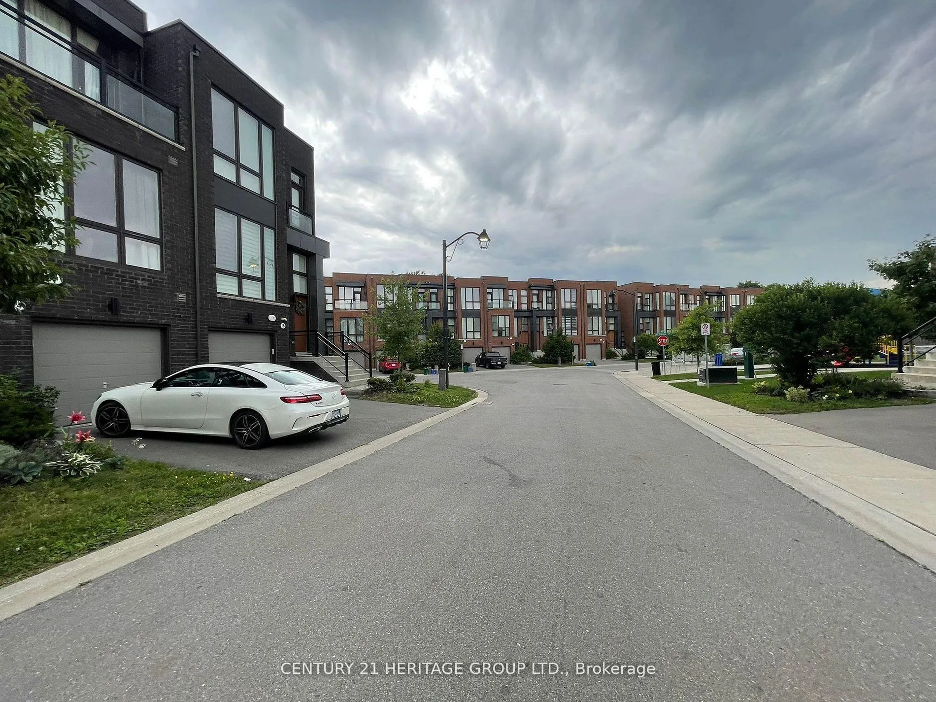 Photo 2 of 14 Cambray Road, Vaughan, Patterson — HOMEH