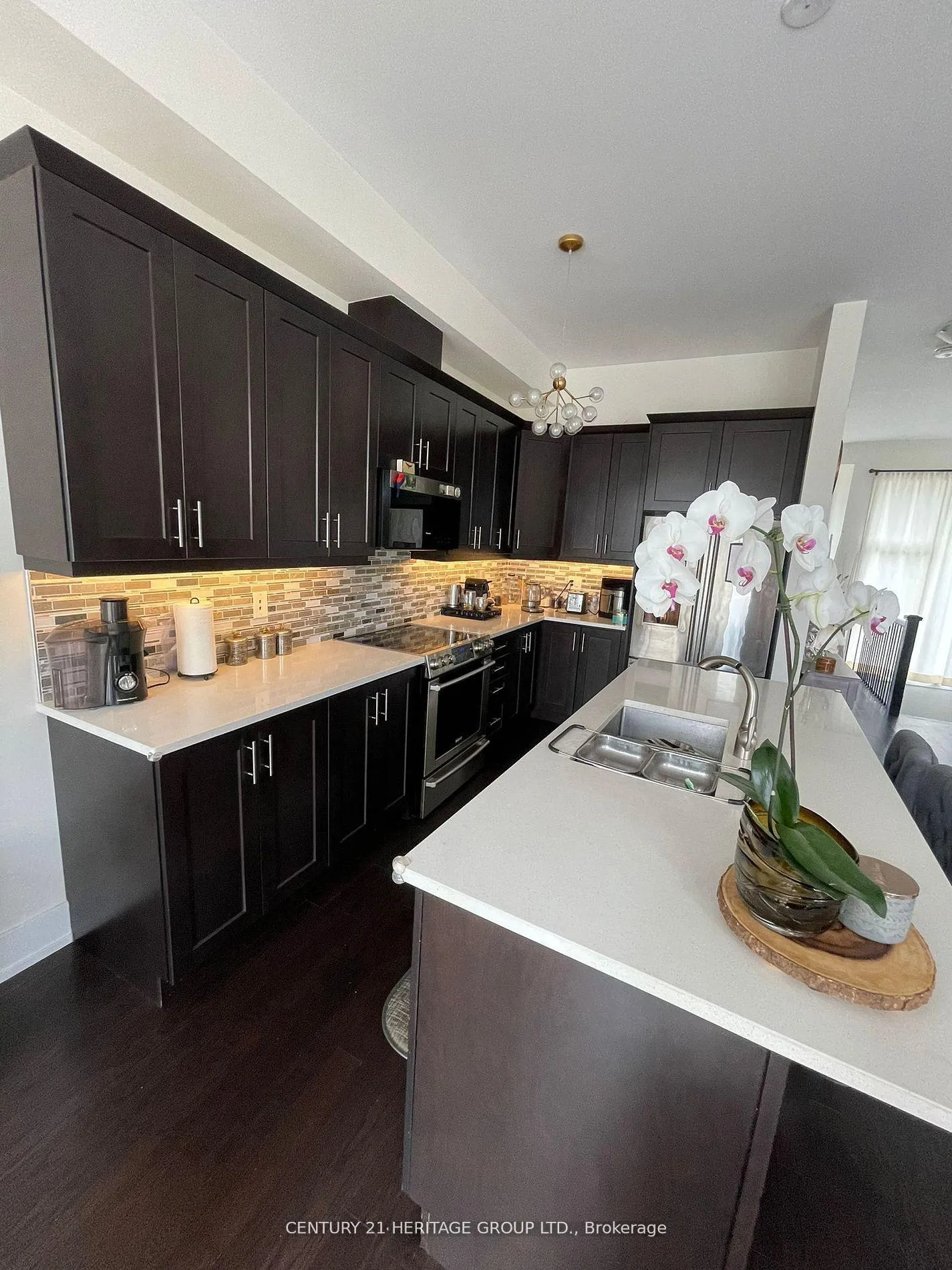 Photo 5 of 14 Cambray Road, Vaughan, Patterson — HOMEH