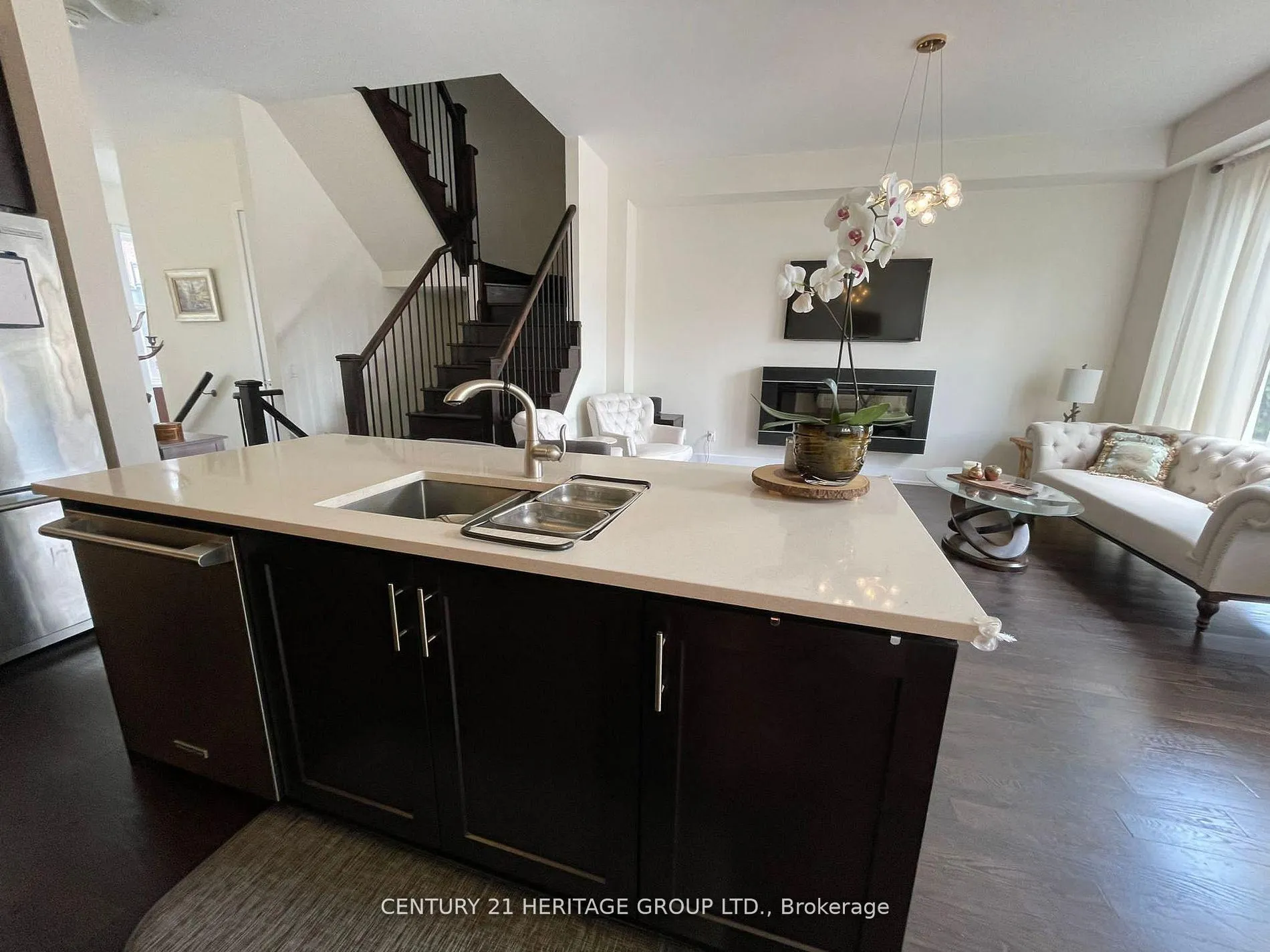 Photo 7 of 14 Cambray Road, Vaughan, Patterson — HOMEH