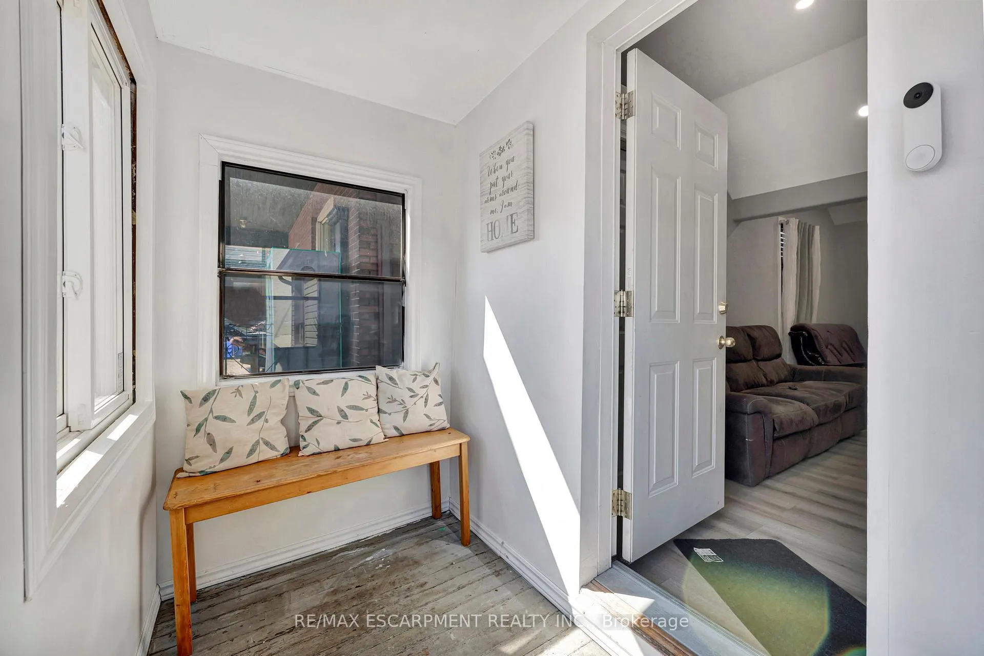 Photo 3 of 159 Grosvenor Avenue N, Hamilton, Crown Point — HOMEH