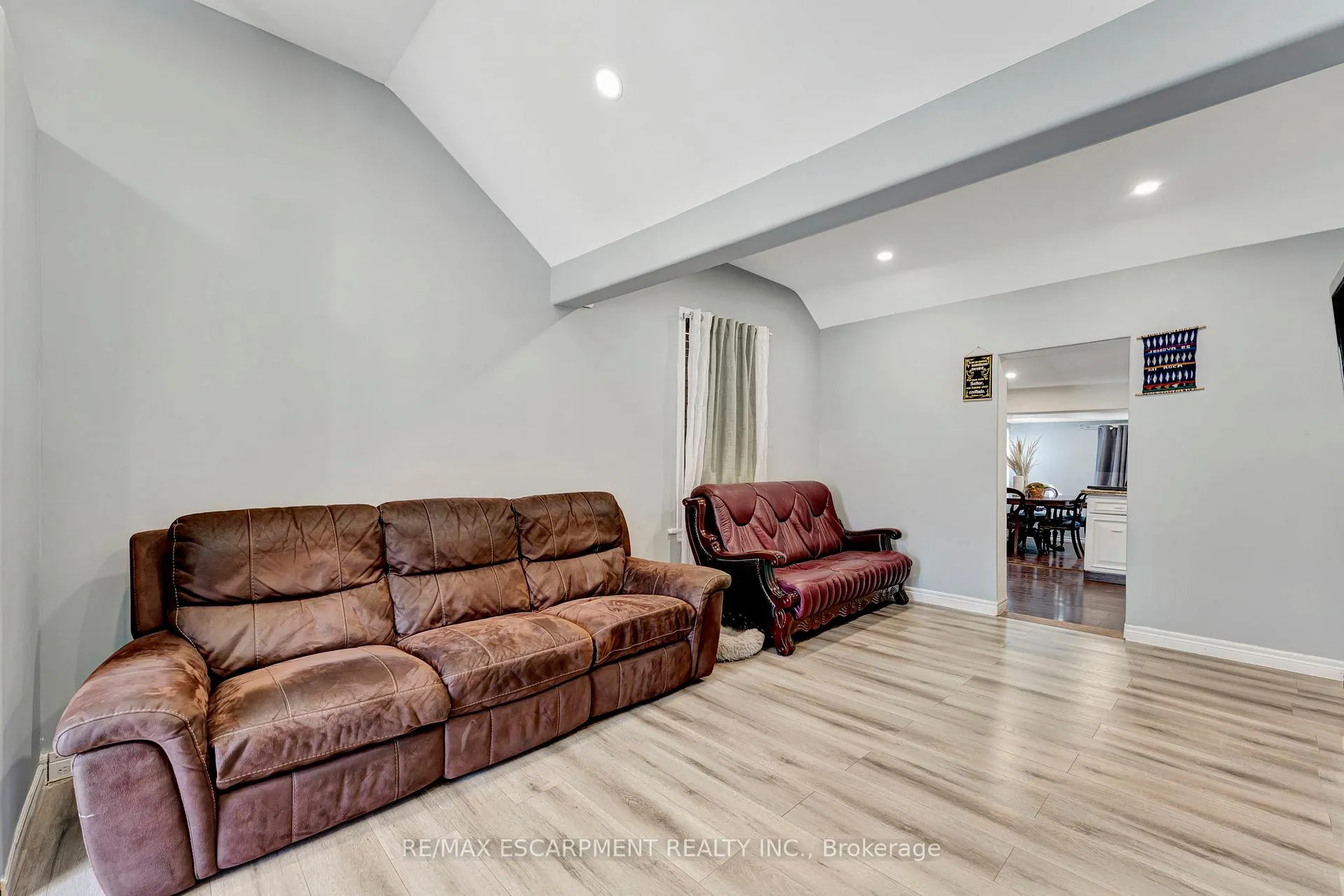 Photo 5 of 159 Grosvenor Avenue N, Hamilton, Crown Point — HOMEH