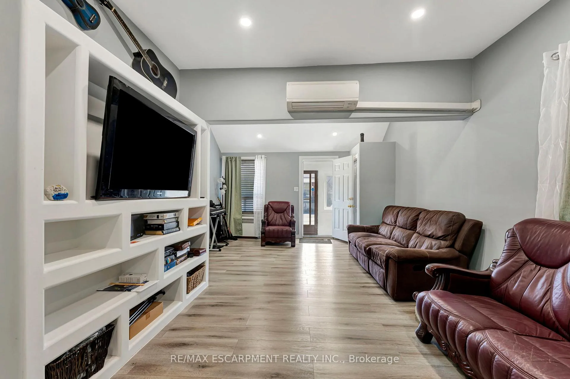 Photo 6 of 159 Grosvenor Avenue N, Hamilton, Crown Point — HOMEH