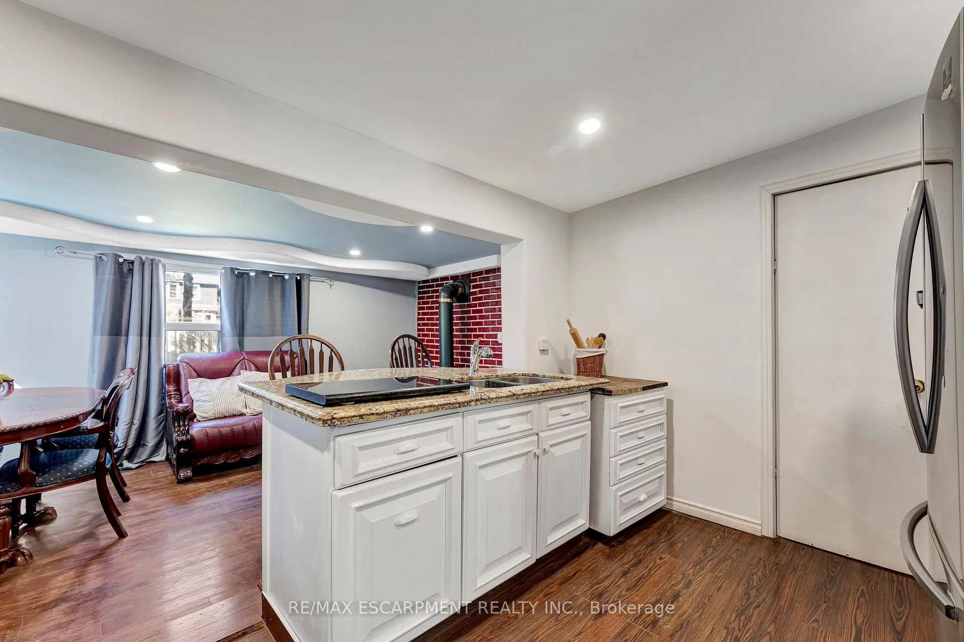 Photo 7 of 159 Grosvenor Avenue N, Hamilton, Crown Point — HOMEH