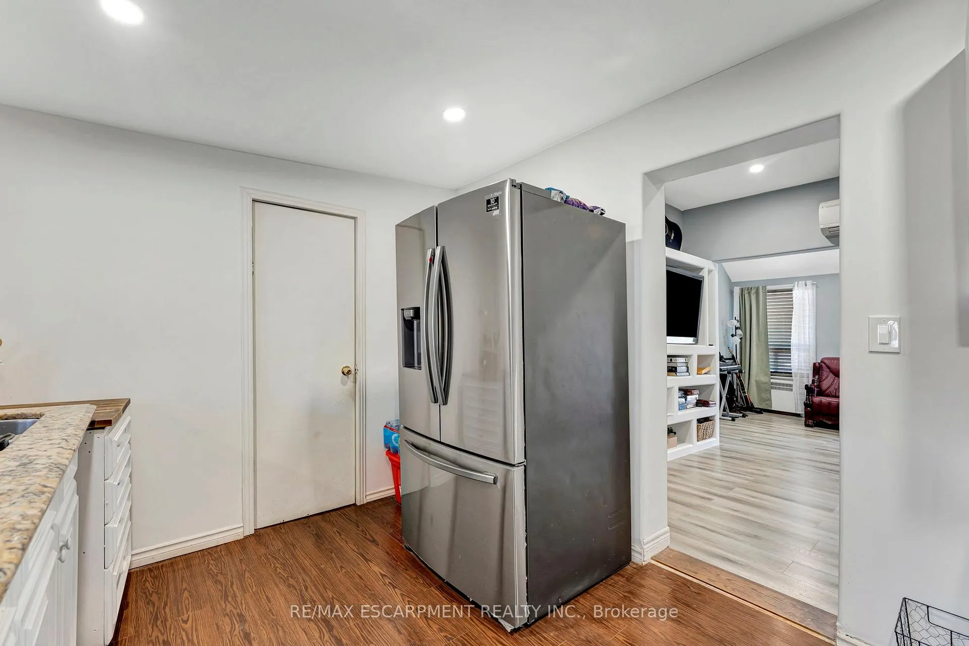 Photo 8 of 159 Grosvenor Avenue N, Hamilton, Crown Point — HOMEH