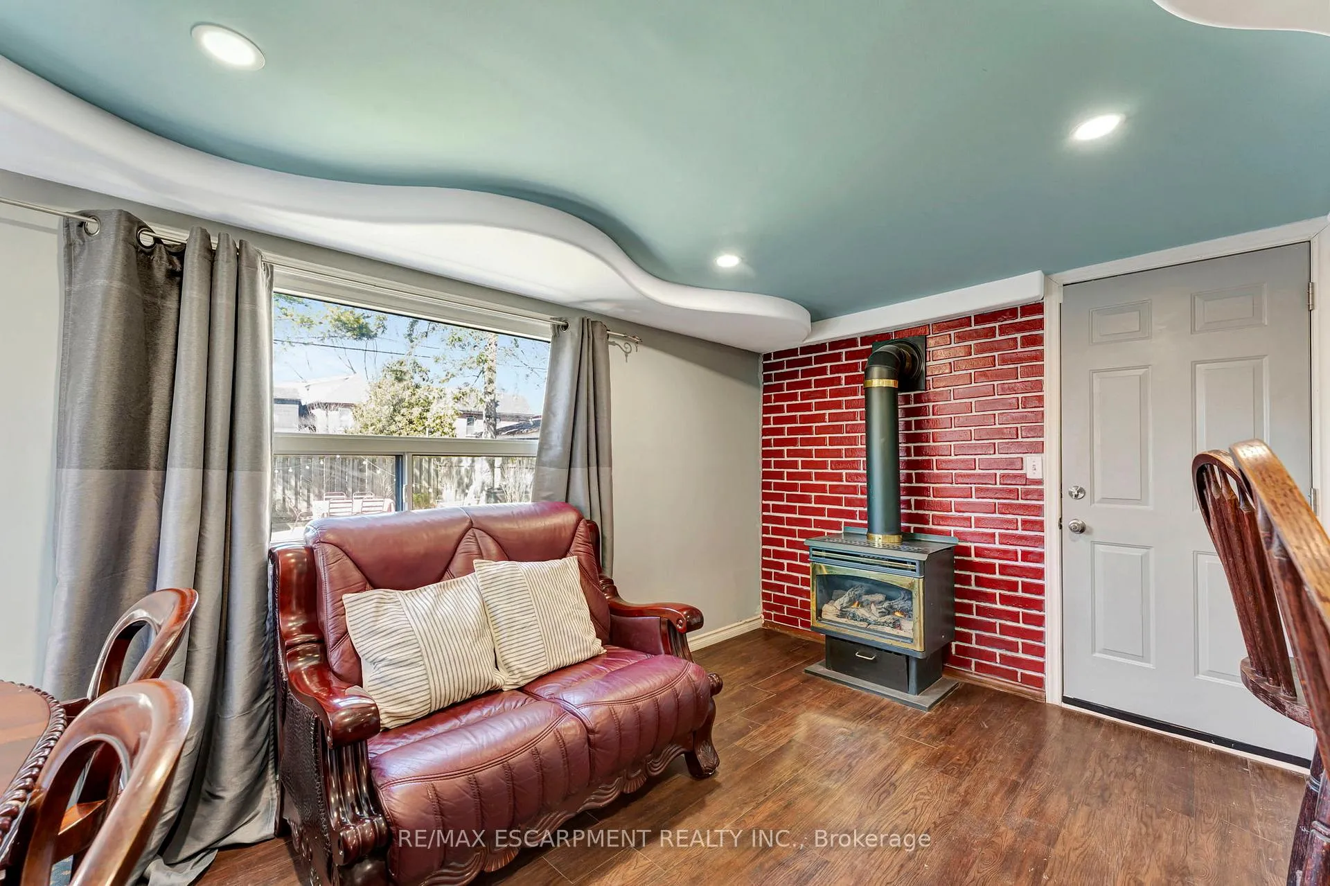 Photo 11 of 159 Grosvenor Avenue N, Hamilton, Crown Point — HOMEH