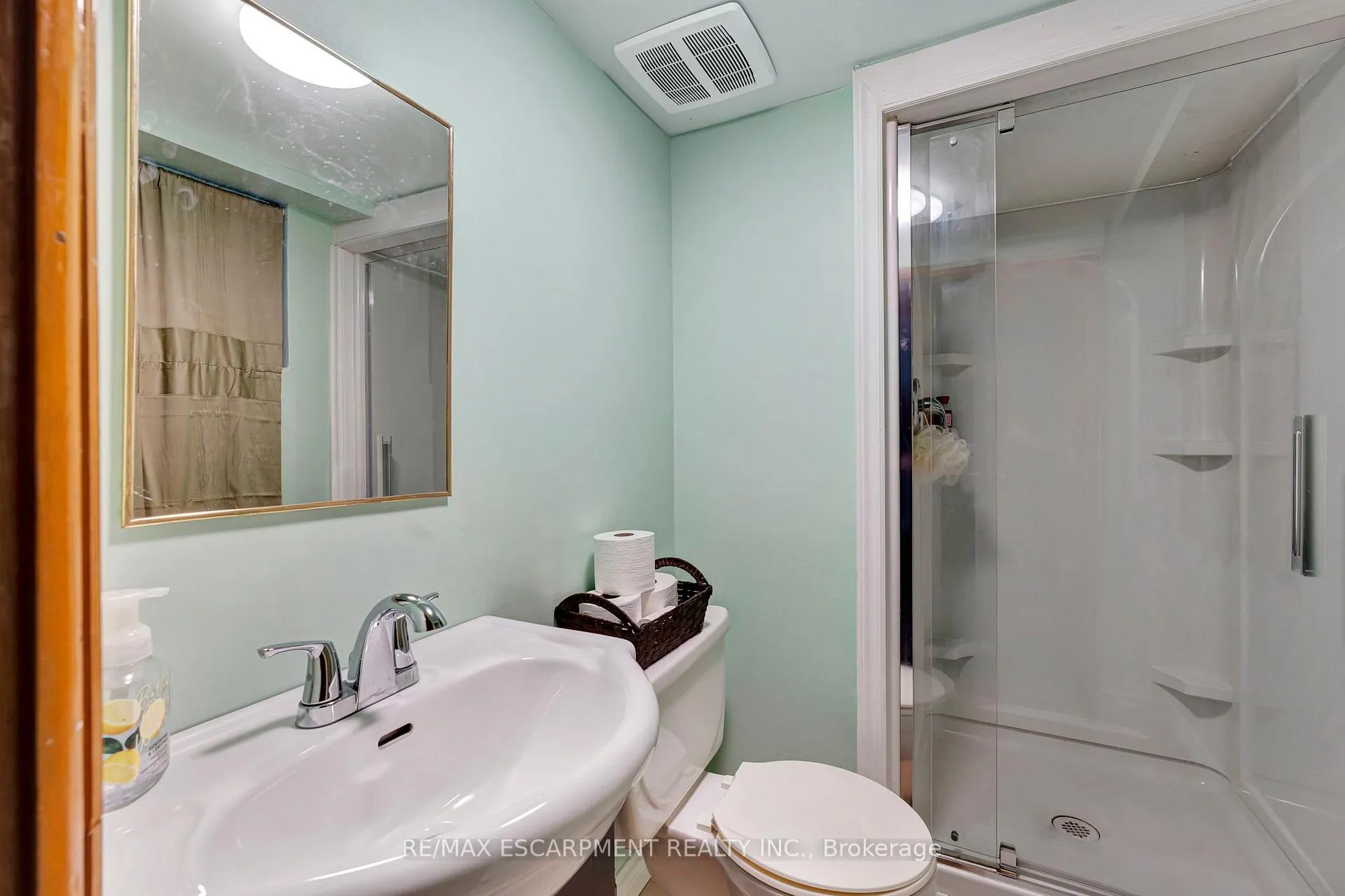 Photo 17 of 159 Grosvenor Avenue N, Hamilton, Crown Point — HOMEH