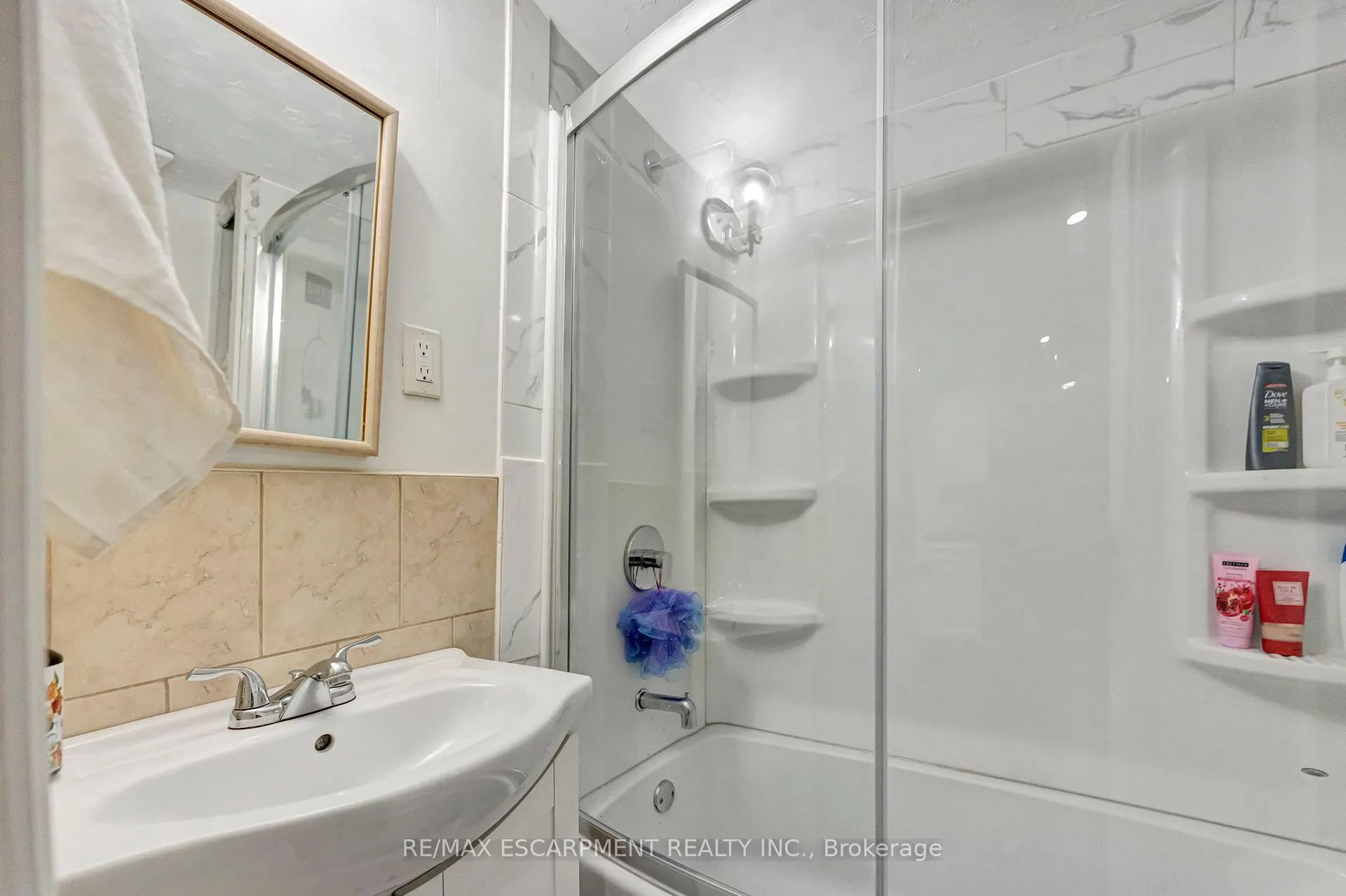 Photo 18 of 159 Grosvenor Avenue N, Hamilton, Crown Point — HOMEH