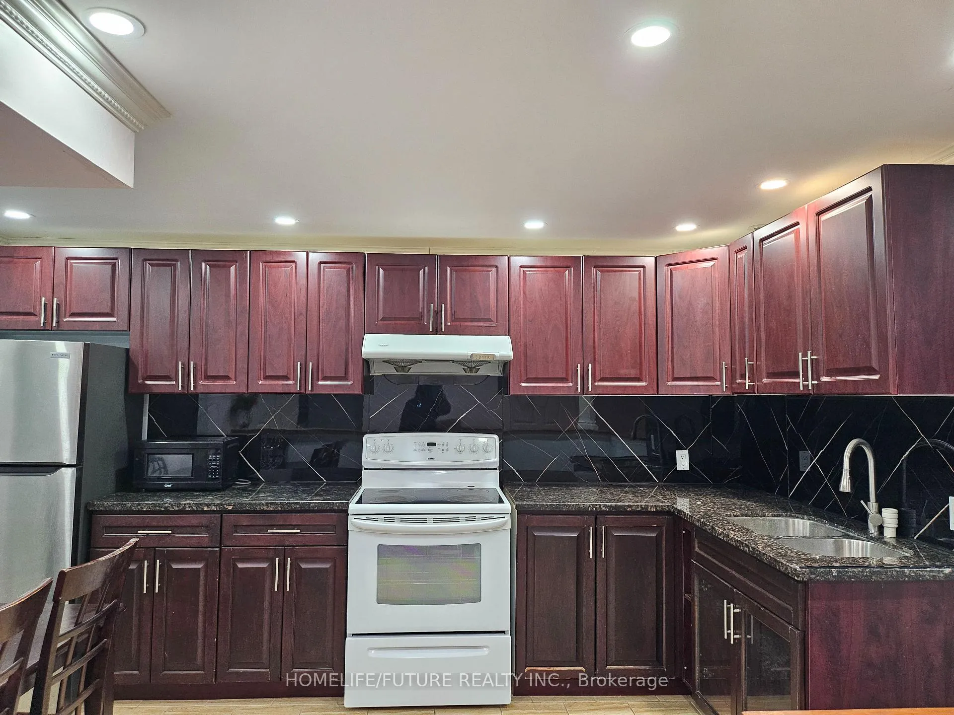 Photo 3 of Unit Bsmt, 9 White Cedar Drive, Markham, Legacy — HOMEH