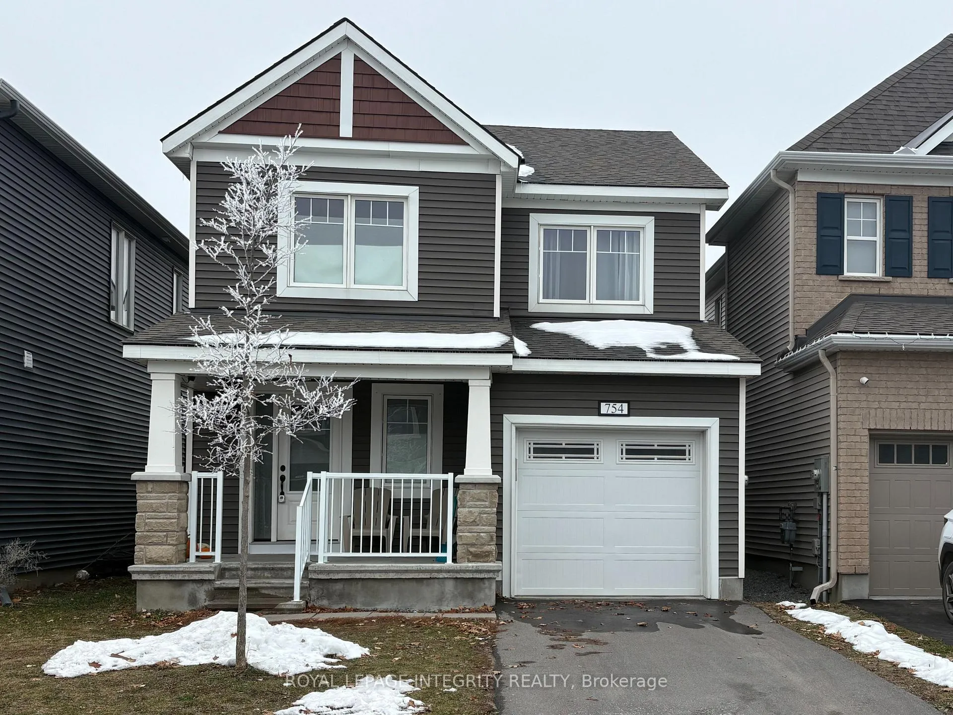 Front of 754 Derreen Avenue