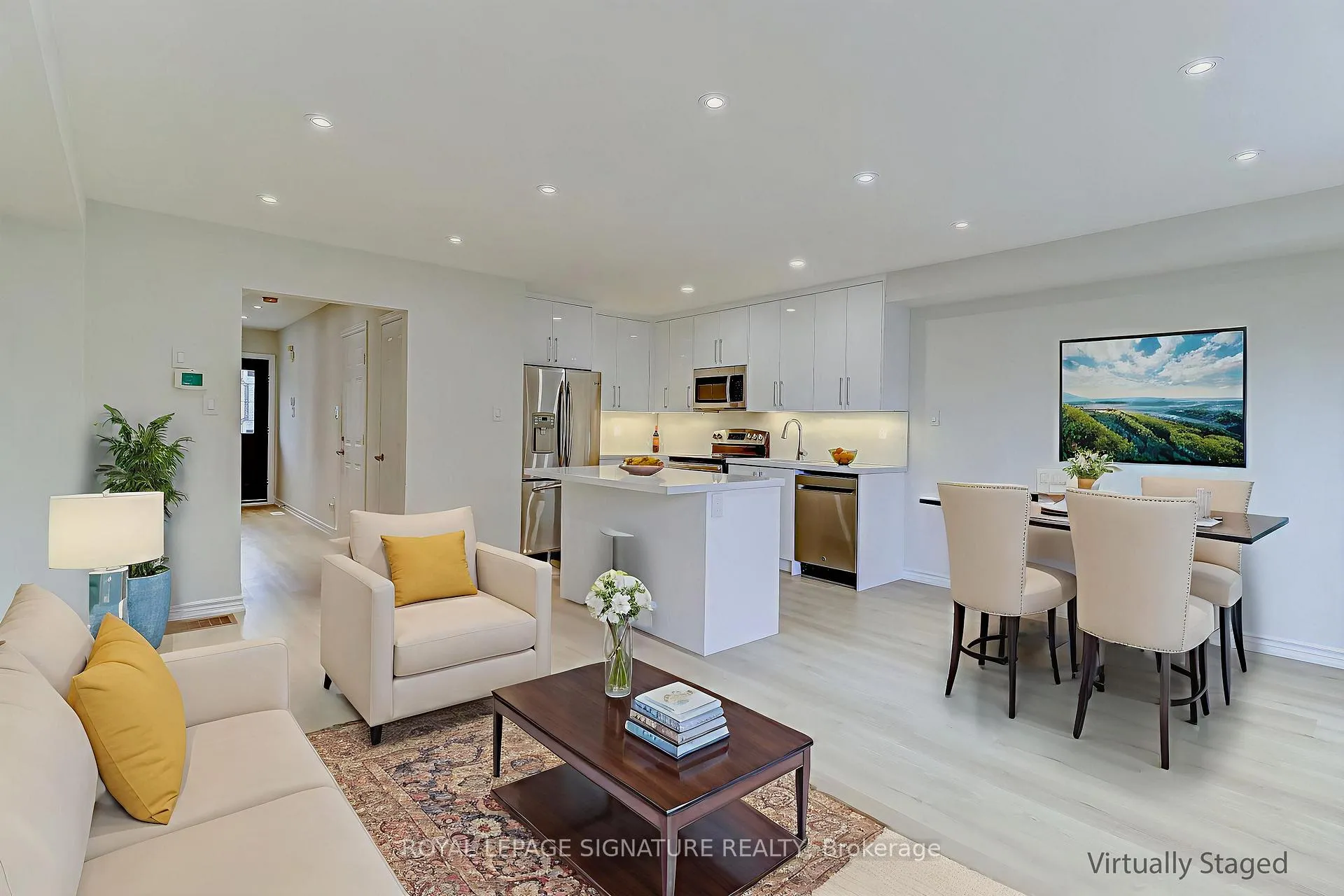 Photo 4 of 135 Kelso Crescent, Vaughan, Maple — HOMEH