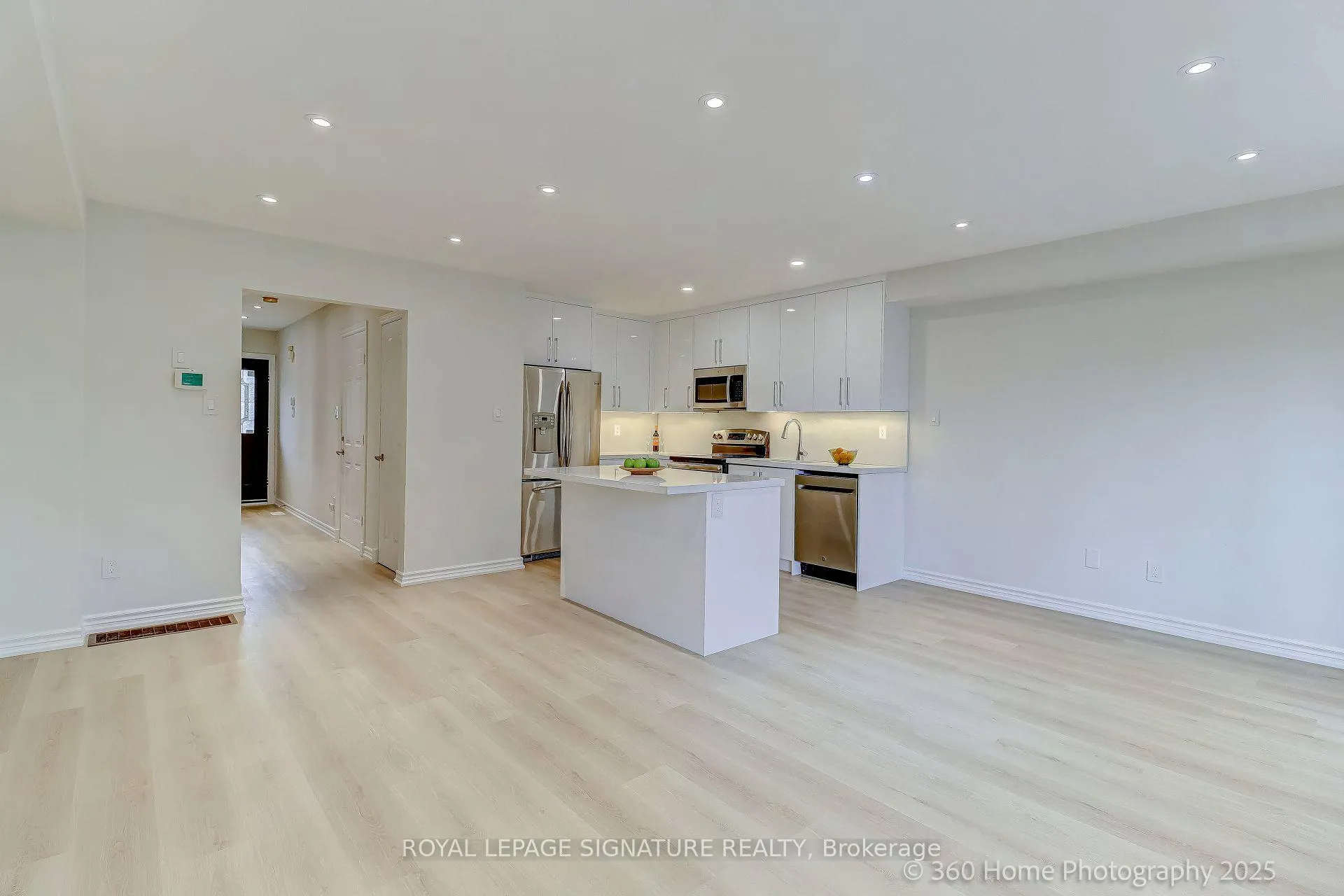 Photo 5 of 135 Kelso Crescent, Vaughan, Maple — HOMEH