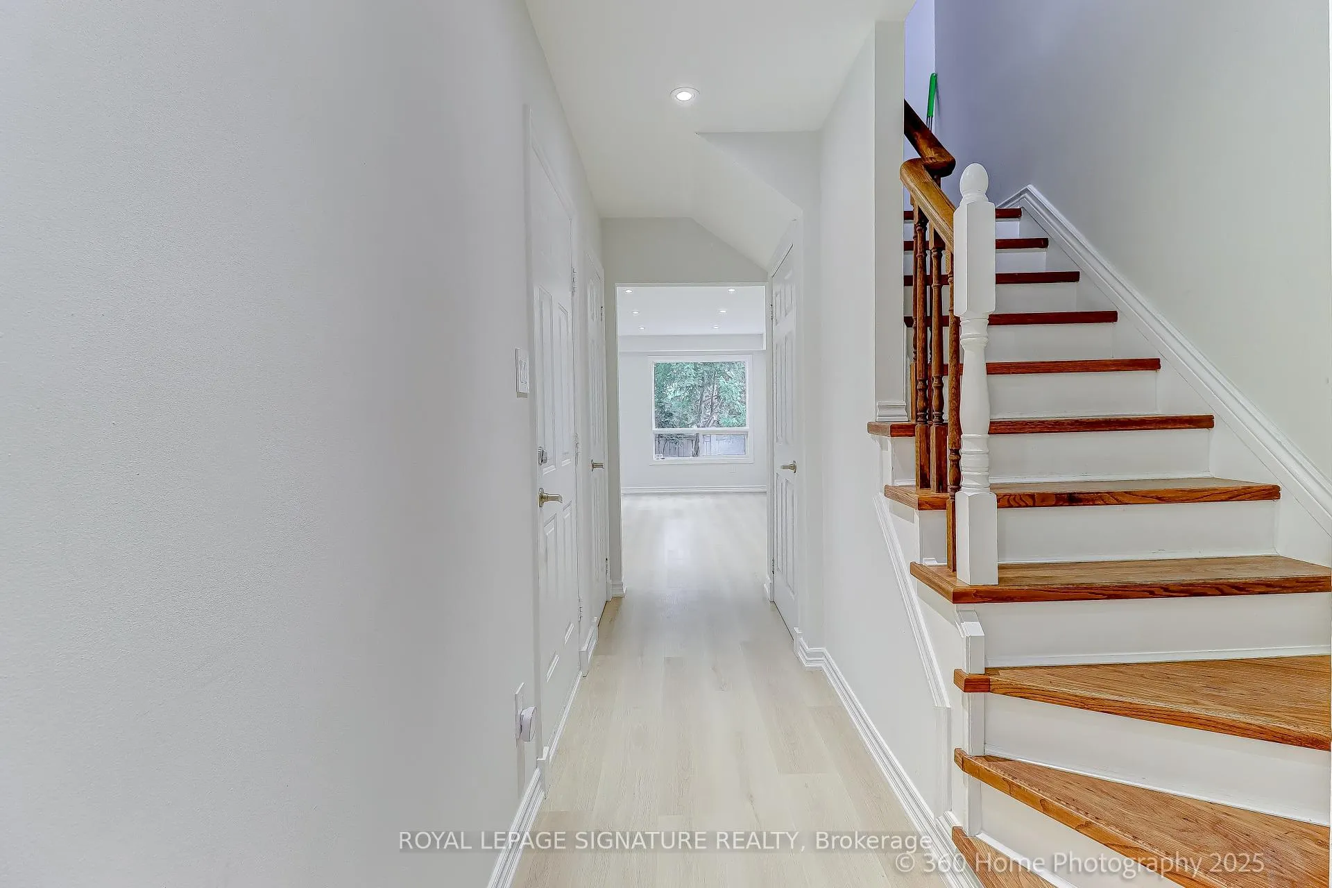Photo 6 of 135 Kelso Crescent, Vaughan, Maple — HOMEH