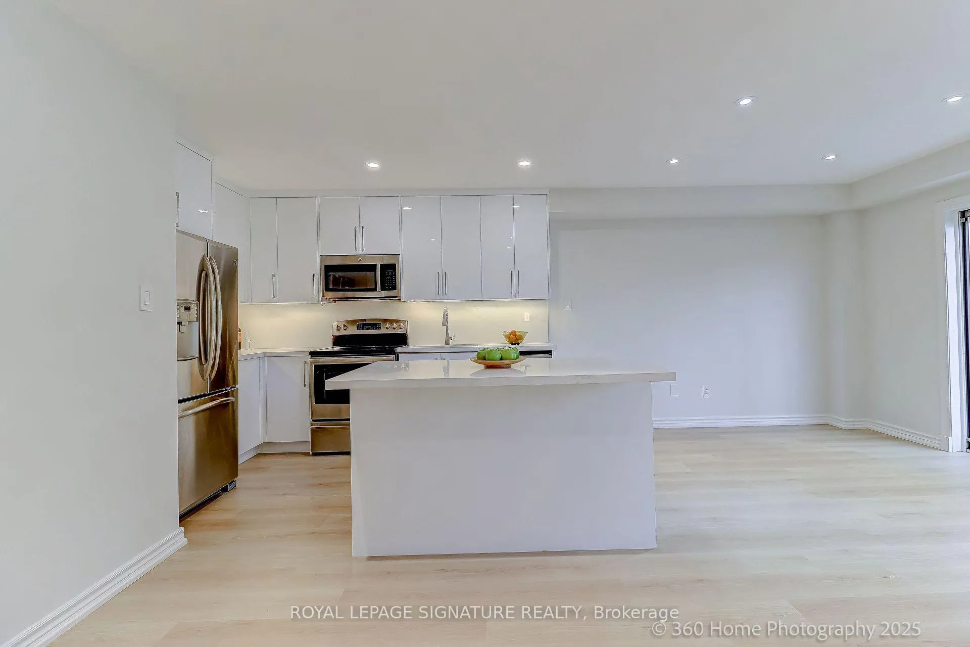 Photo 7 of 135 Kelso Crescent, Vaughan, Maple — HOMEH