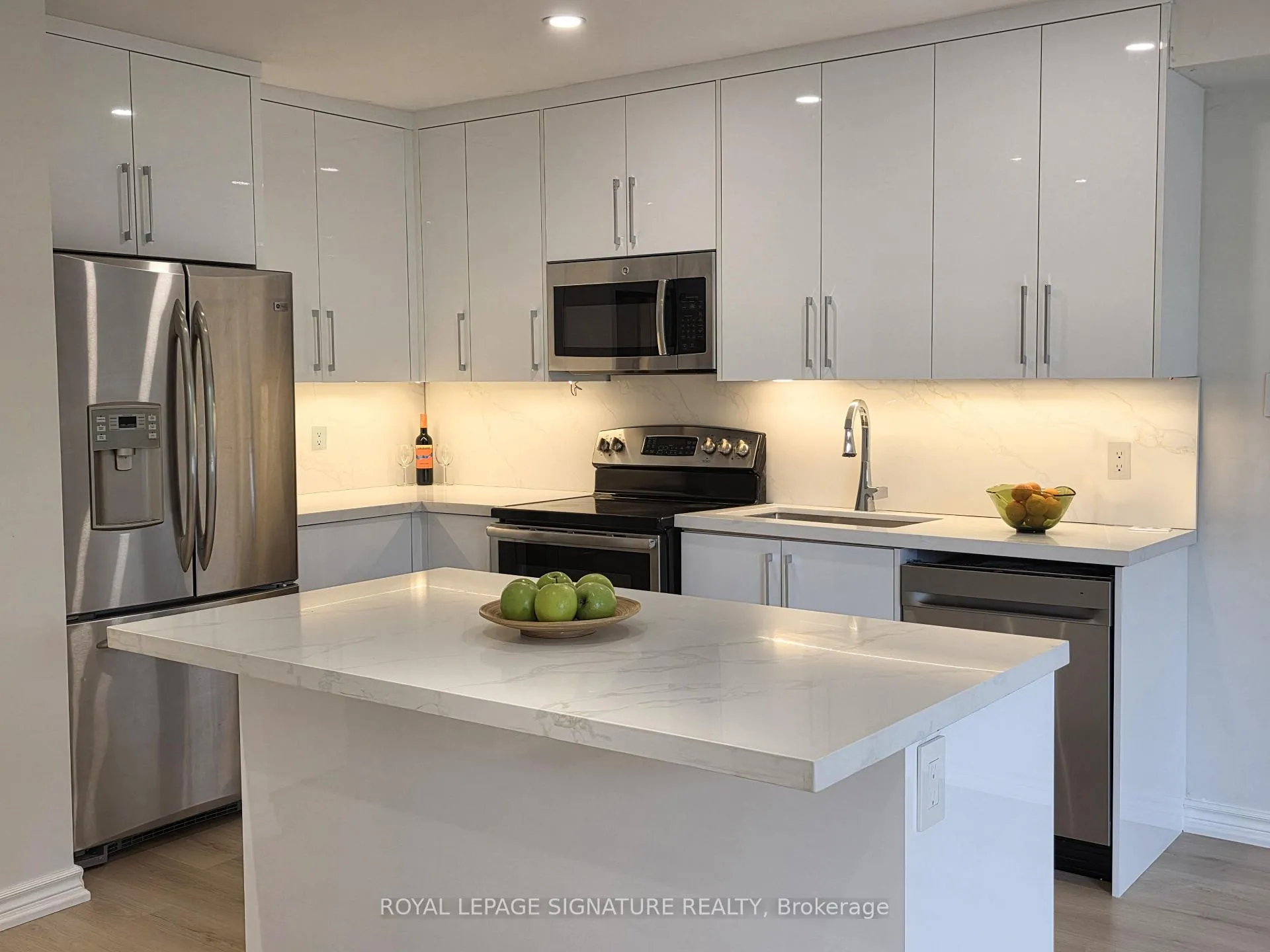 Photo 9 of 135 Kelso Crescent, Vaughan, Maple — HOMEH