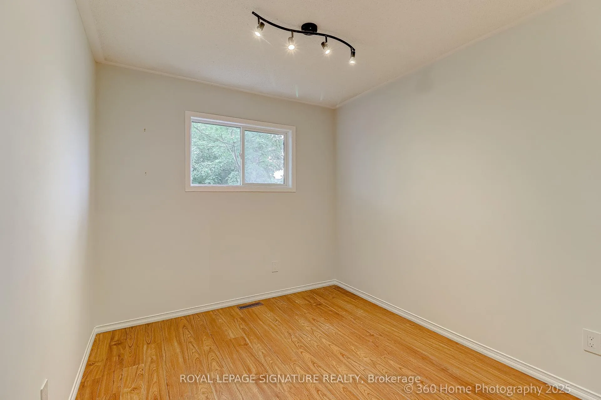 Photo 25 of 135 Kelso Crescent, Vaughan, Maple — HOMEH