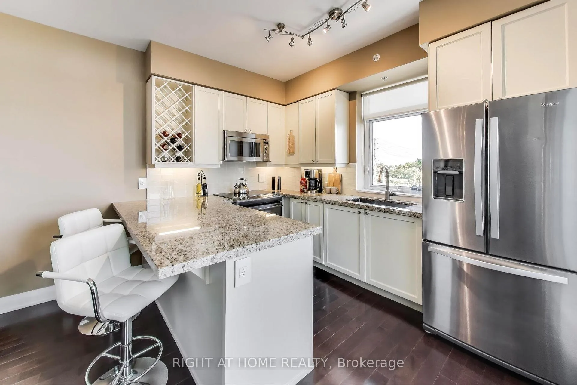 Photo 6 of Unit 317, 12 Woodstream Boulevard, Vaughan, Vaughan Grove — HOMEH