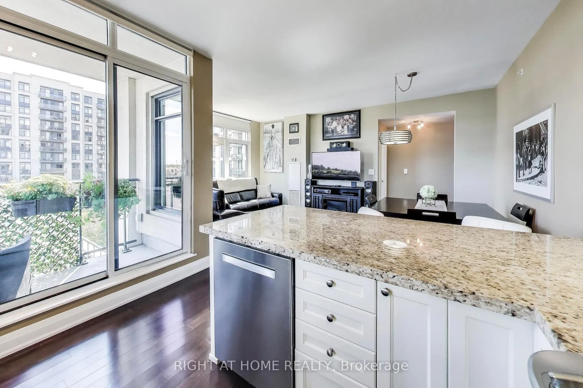 Photo 8 of Unit 317, 12 Woodstream Boulevard, Vaughan, Vaughan Grove — HOMEH