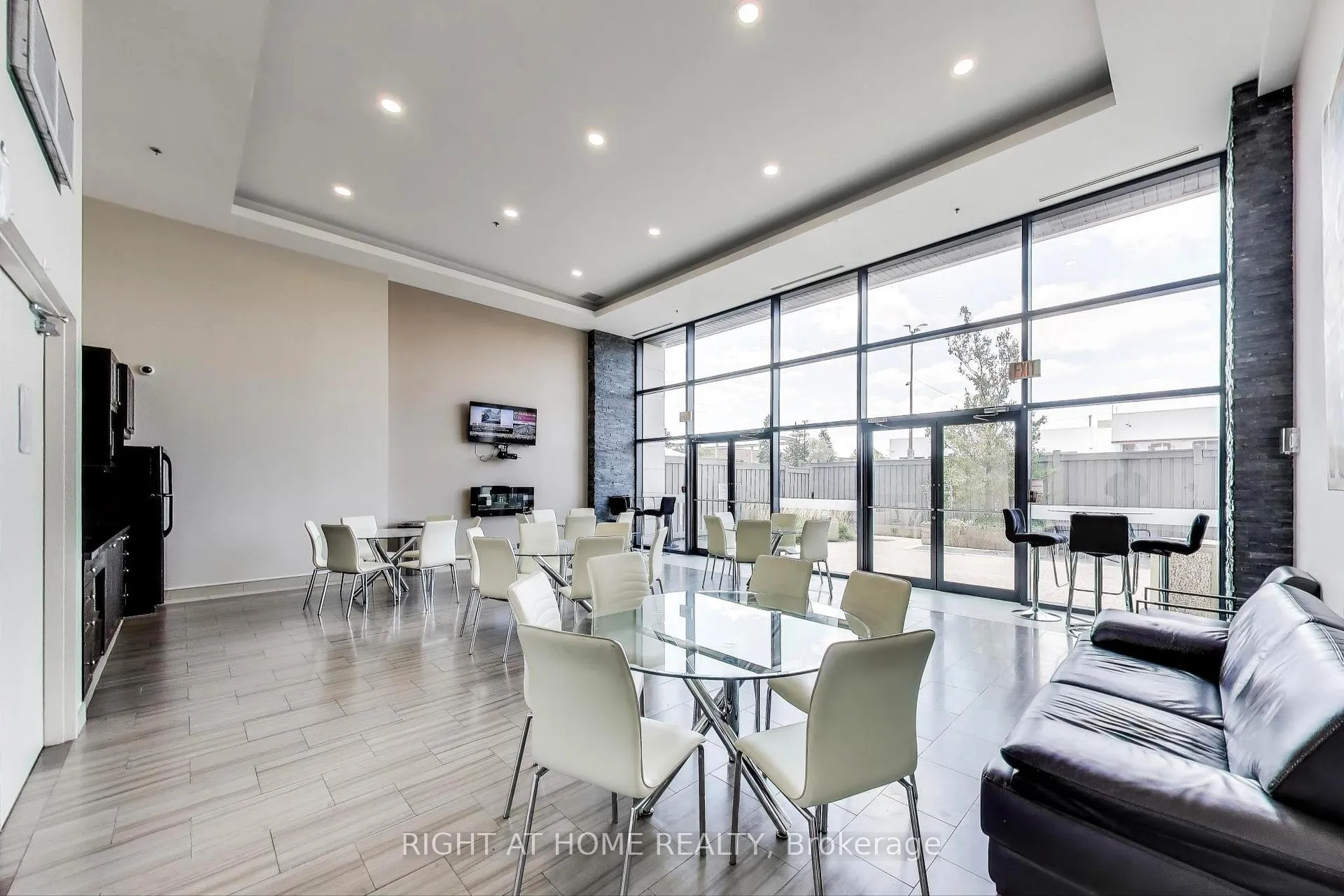 Photo 17 of Unit 317, 12 Woodstream Boulevard, Vaughan, Vaughan Grove — HOMEH