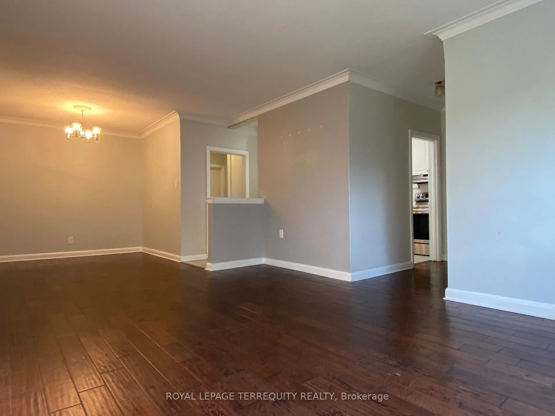 Photo 7 of 104 Neptune Drive, Toronto, Englemount-Lawrence — HOMEH