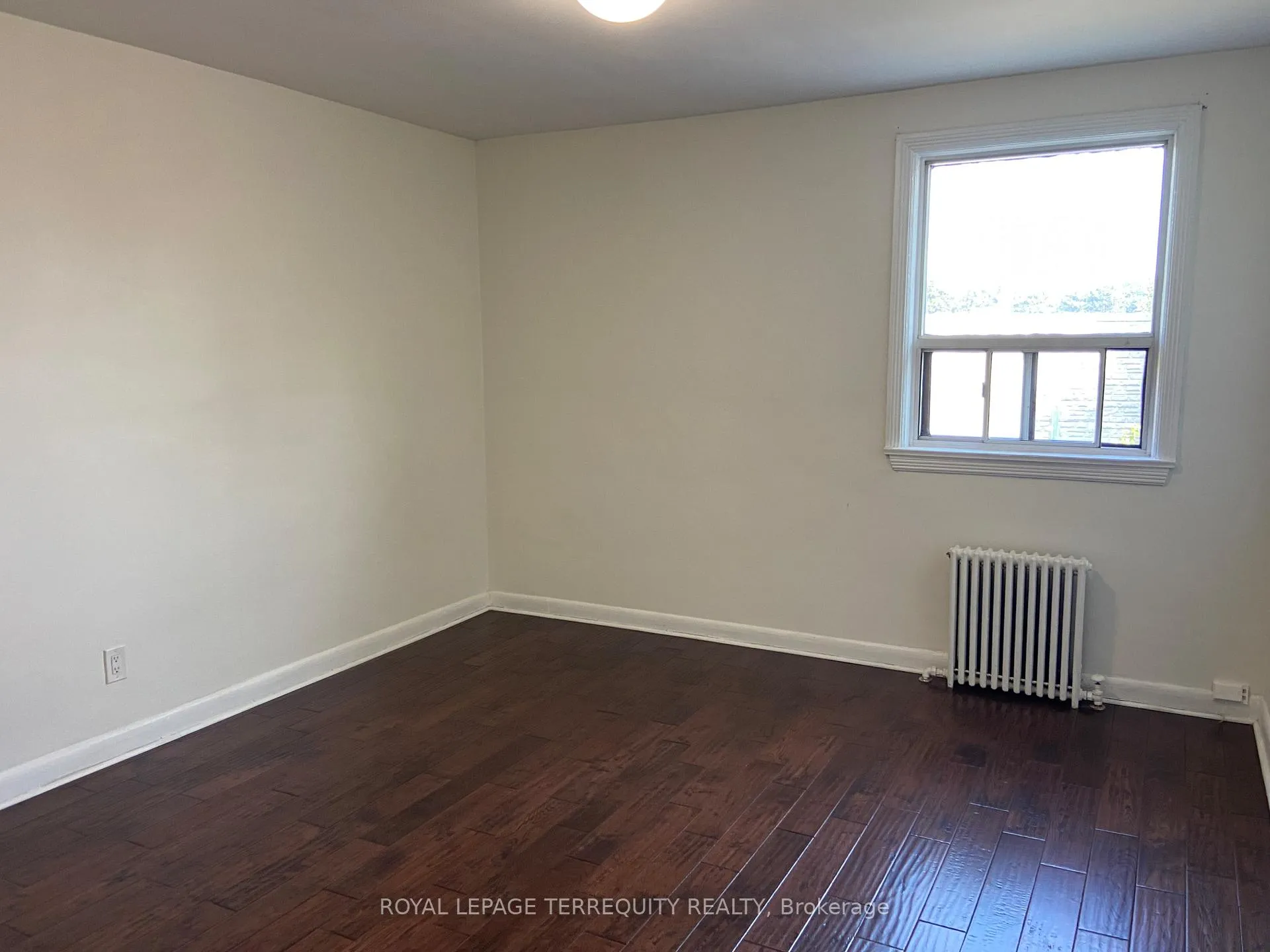 Photo 8 of 104 Neptune Drive, Toronto, Englemount-Lawrence — HOMEH