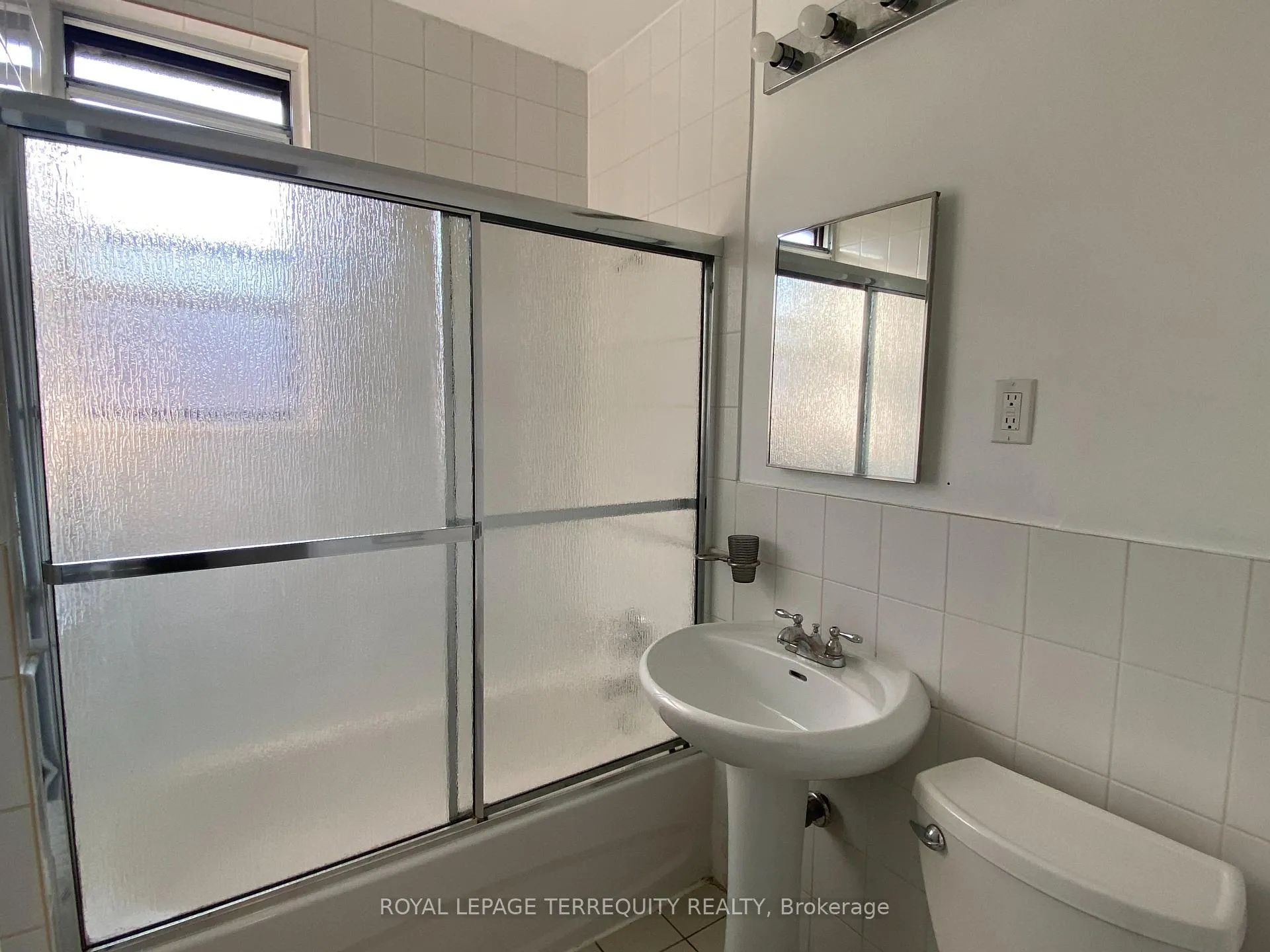 Photo 9 of 104 Neptune Drive, Toronto, Englemount-Lawrence — HOMEH