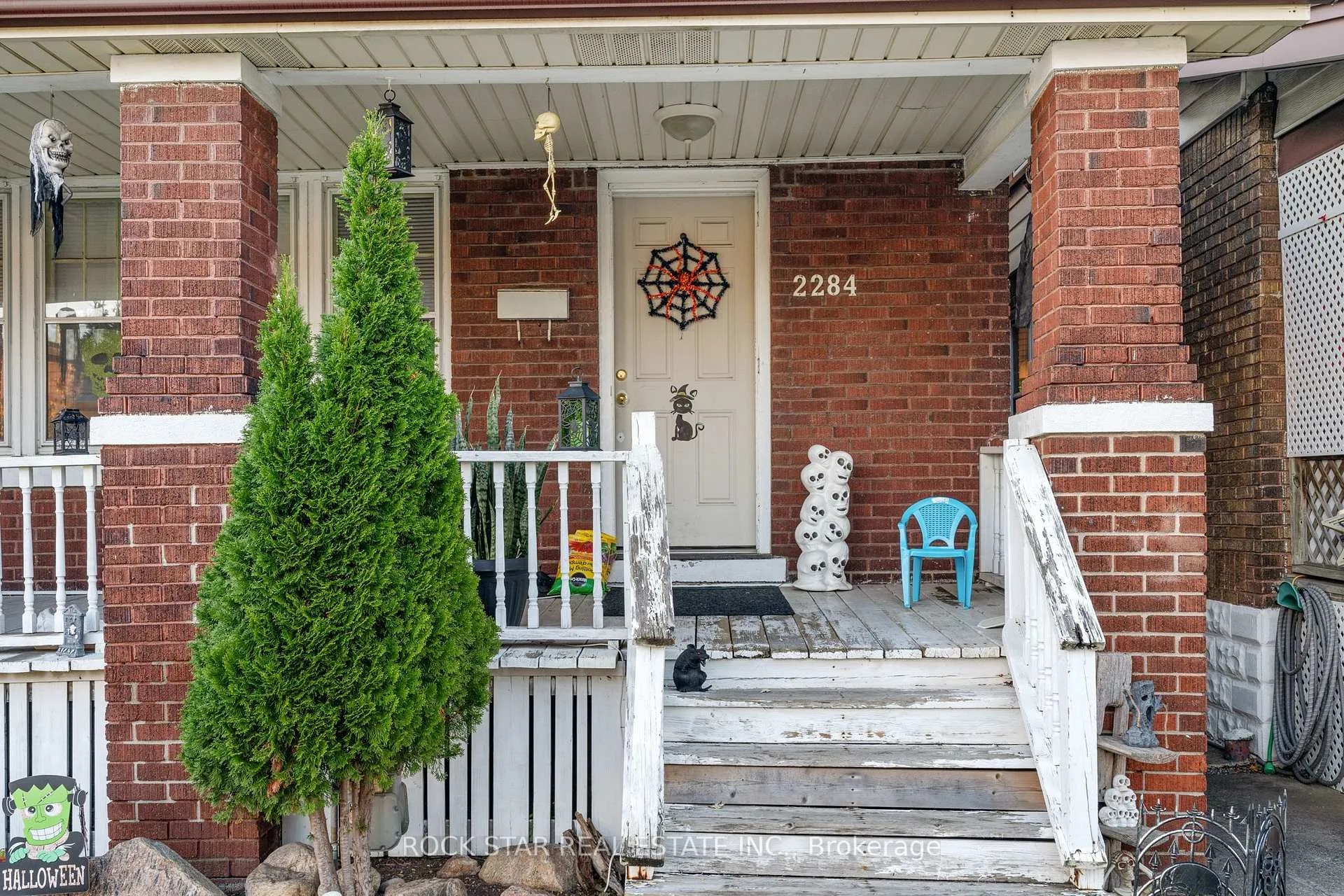 Photo 3 of 2284 Fraser Avenue, Windsor — HOMEH