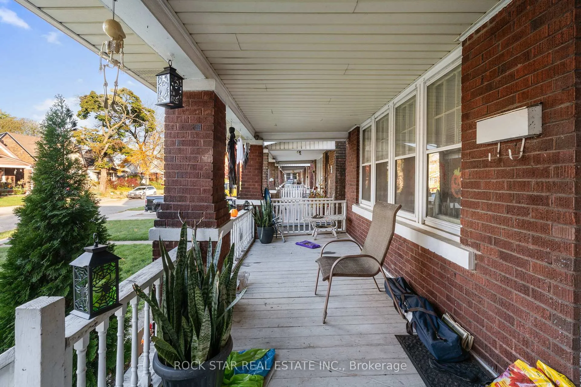 Photo 4 of 2284 Fraser Avenue, Windsor — HOMEH