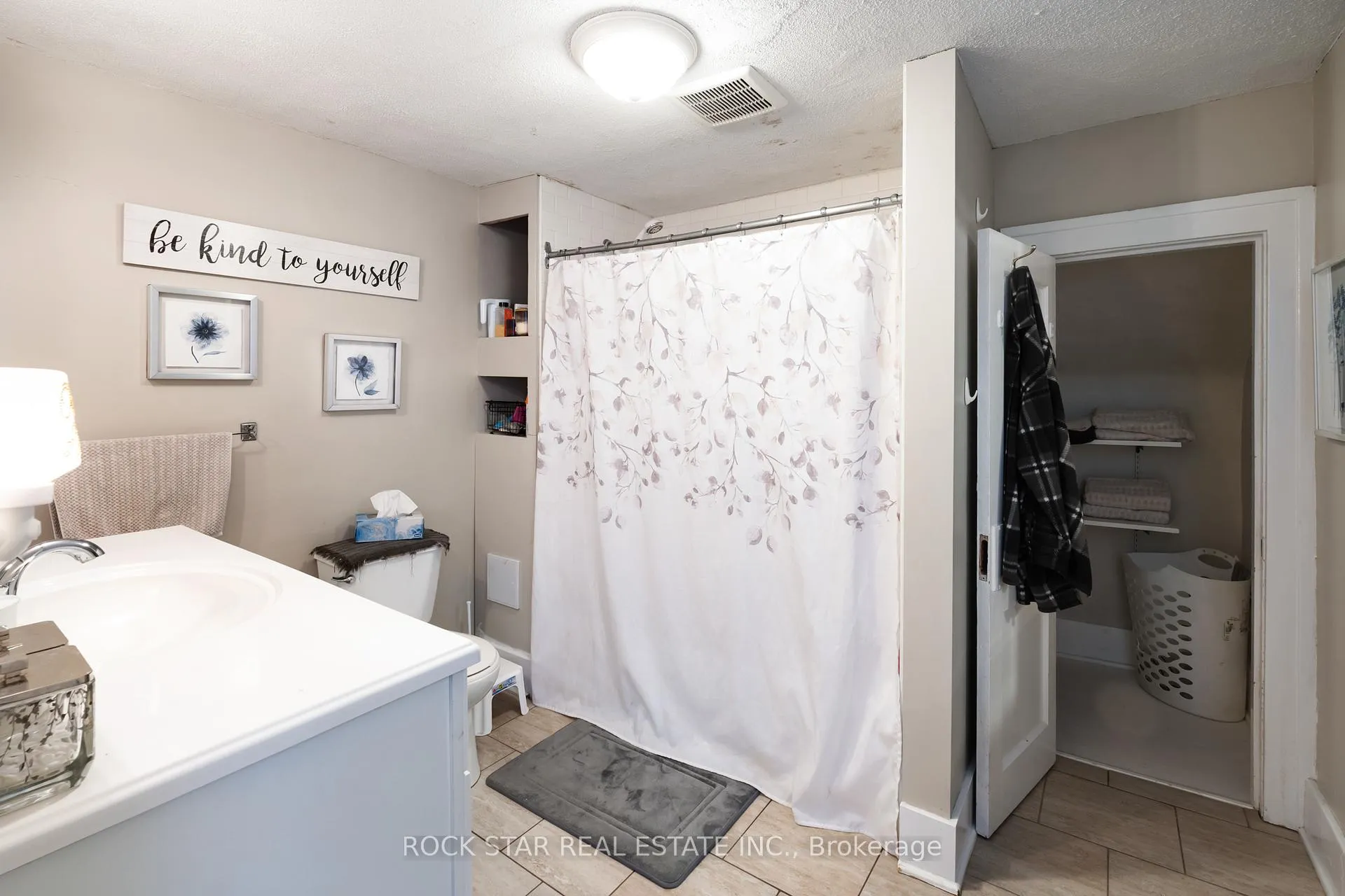 Photo 15 of 2284 Fraser Avenue, Windsor — HOMEH