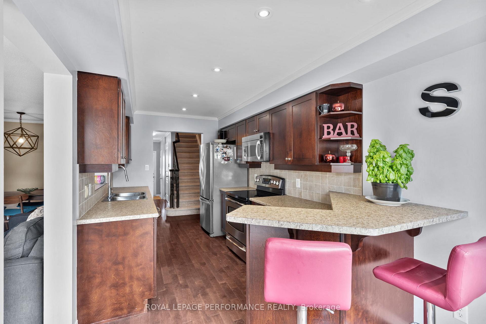 Photo 12 of 122 Osnabrook Private, Ottawa, Barrhaven - Stonebridge — HOMEH