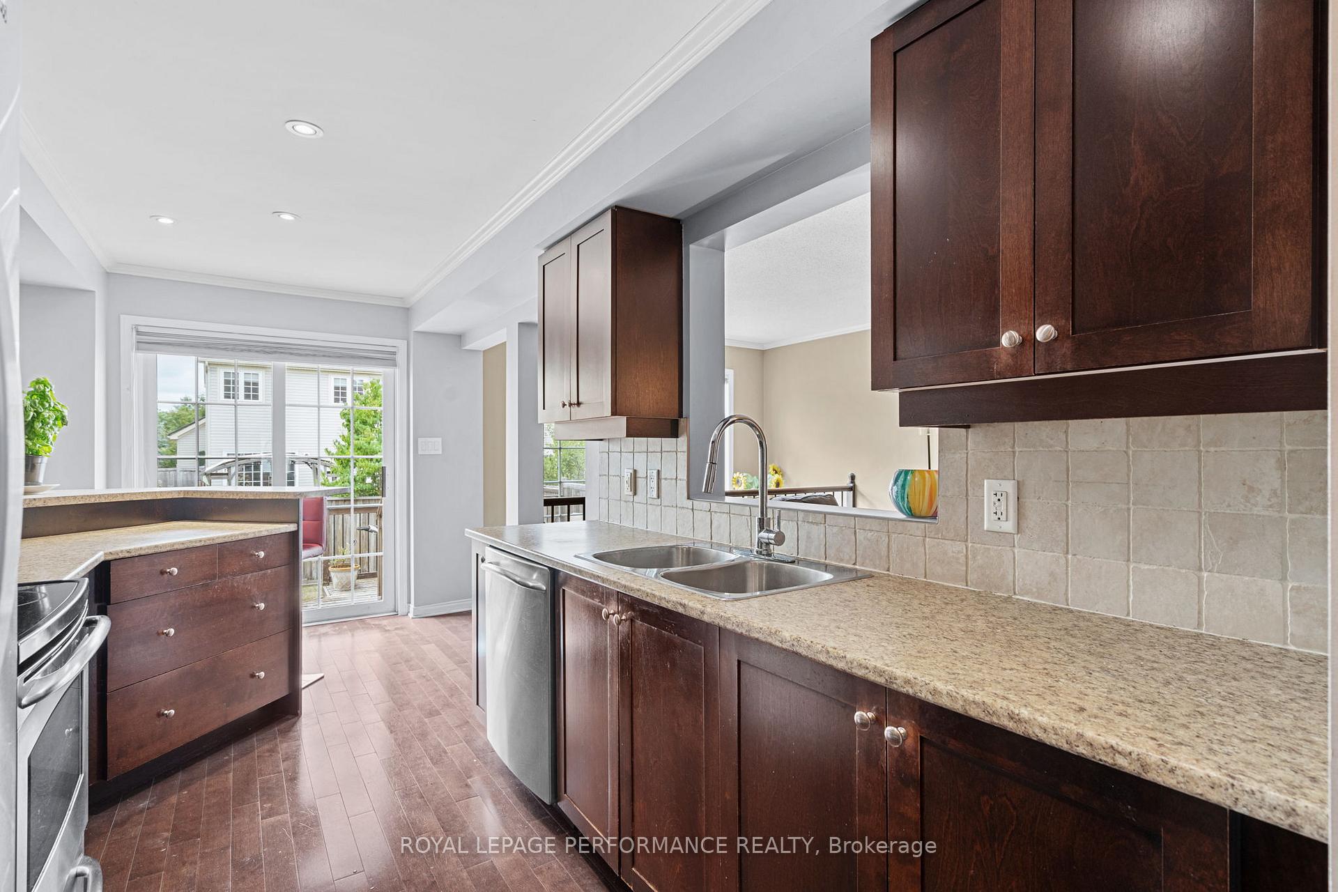 Photo 14 of 122 Osnabrook Private, Ottawa, Barrhaven - Stonebridge — HOMEH