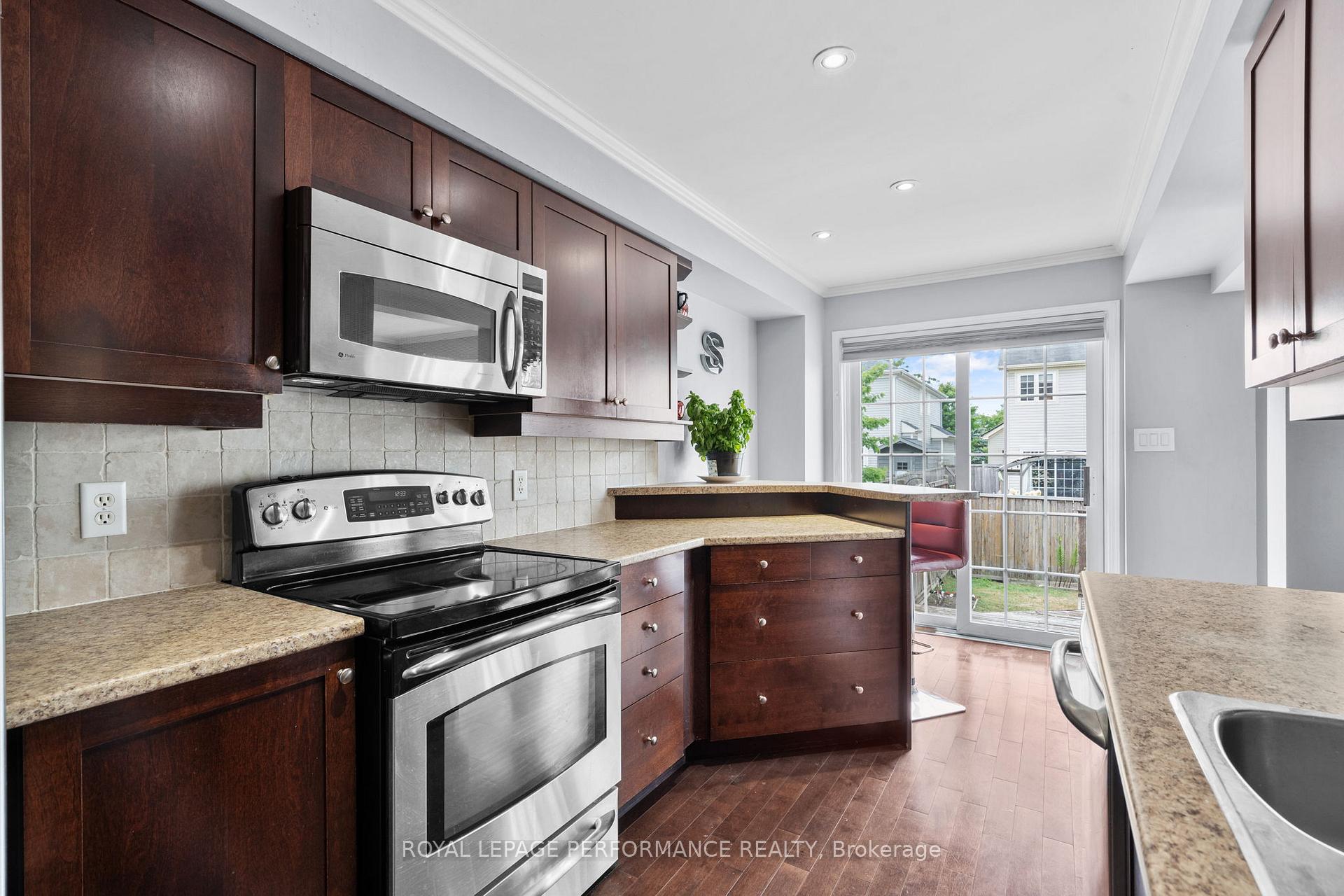 Photo 15 of 122 Osnabrook Private, Ottawa, Barrhaven - Stonebridge — HOMEH