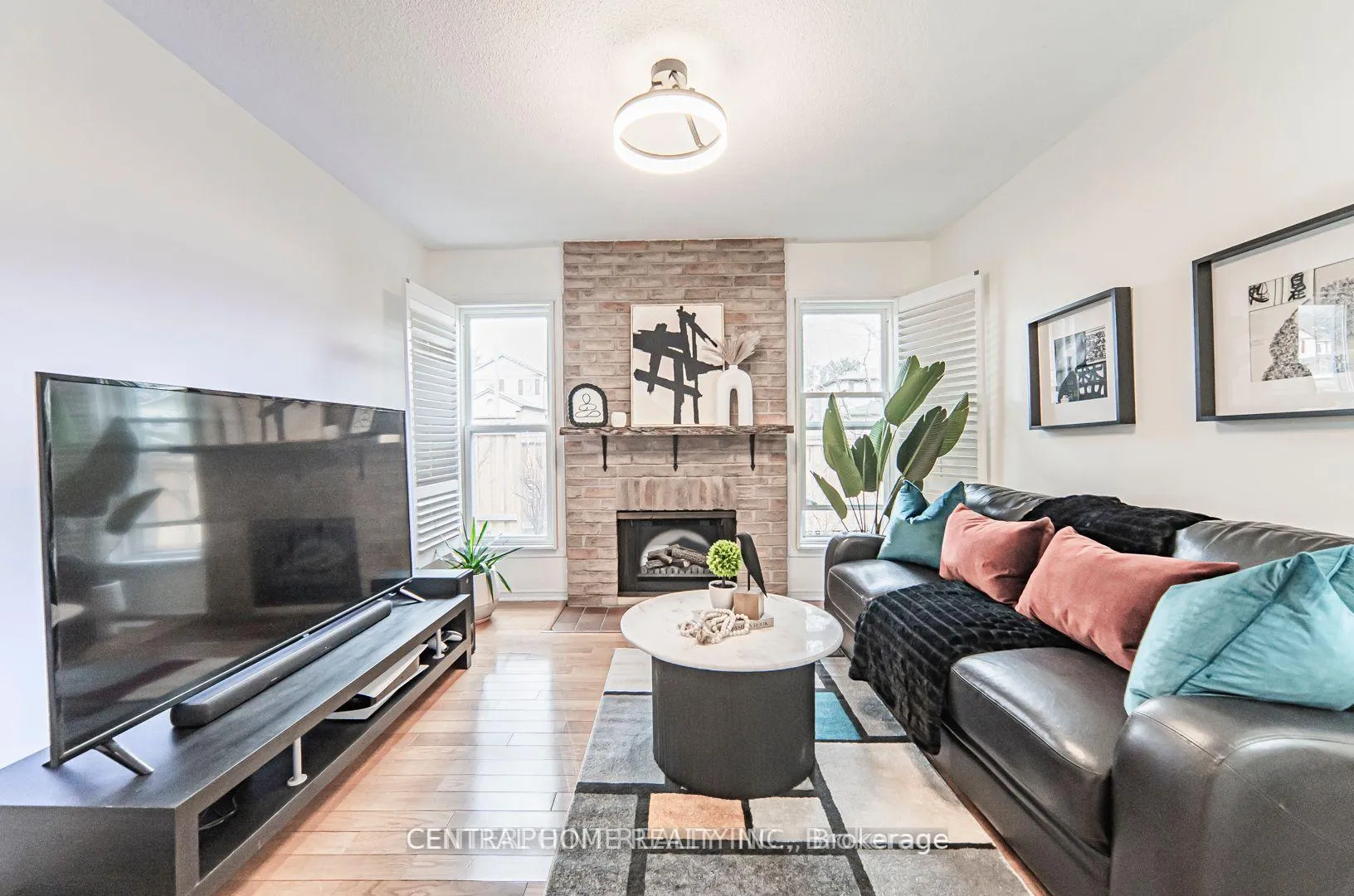 Photo 2 of 84 Raleigh Crescent, Markham, Markville — HOMEH