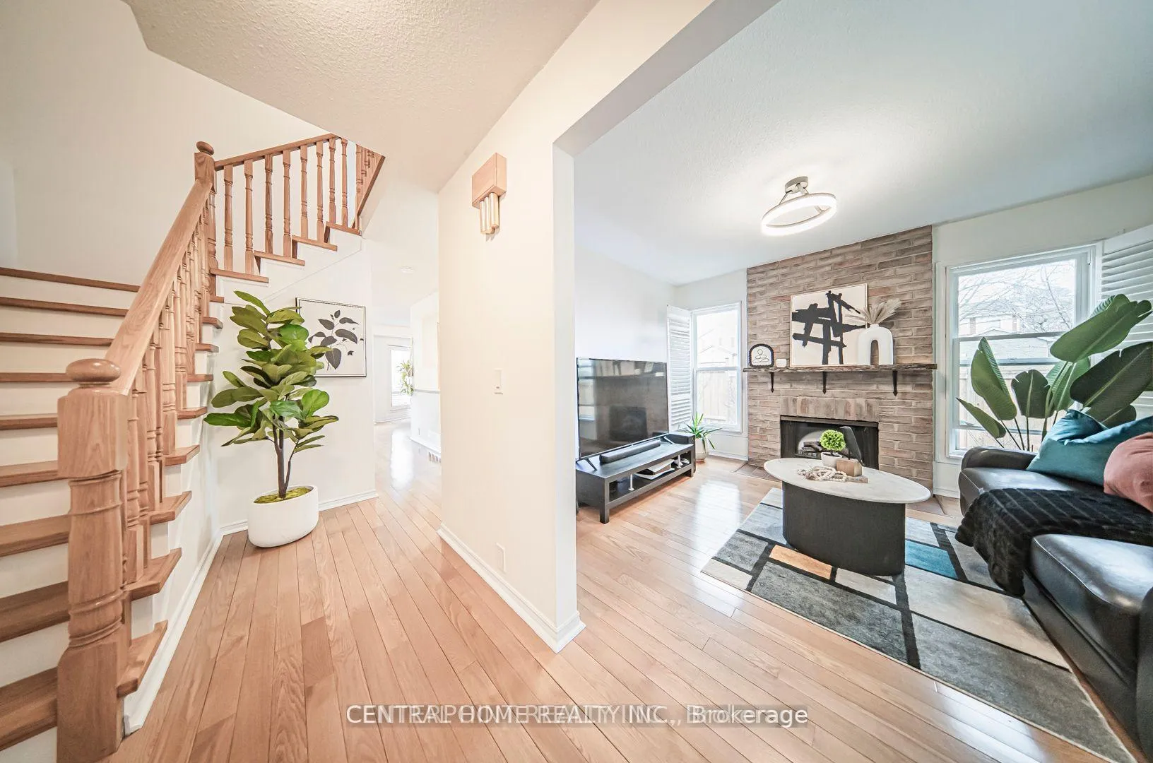 Photo 4 of 84 Raleigh Crescent, Markham, Markville — HOMEH